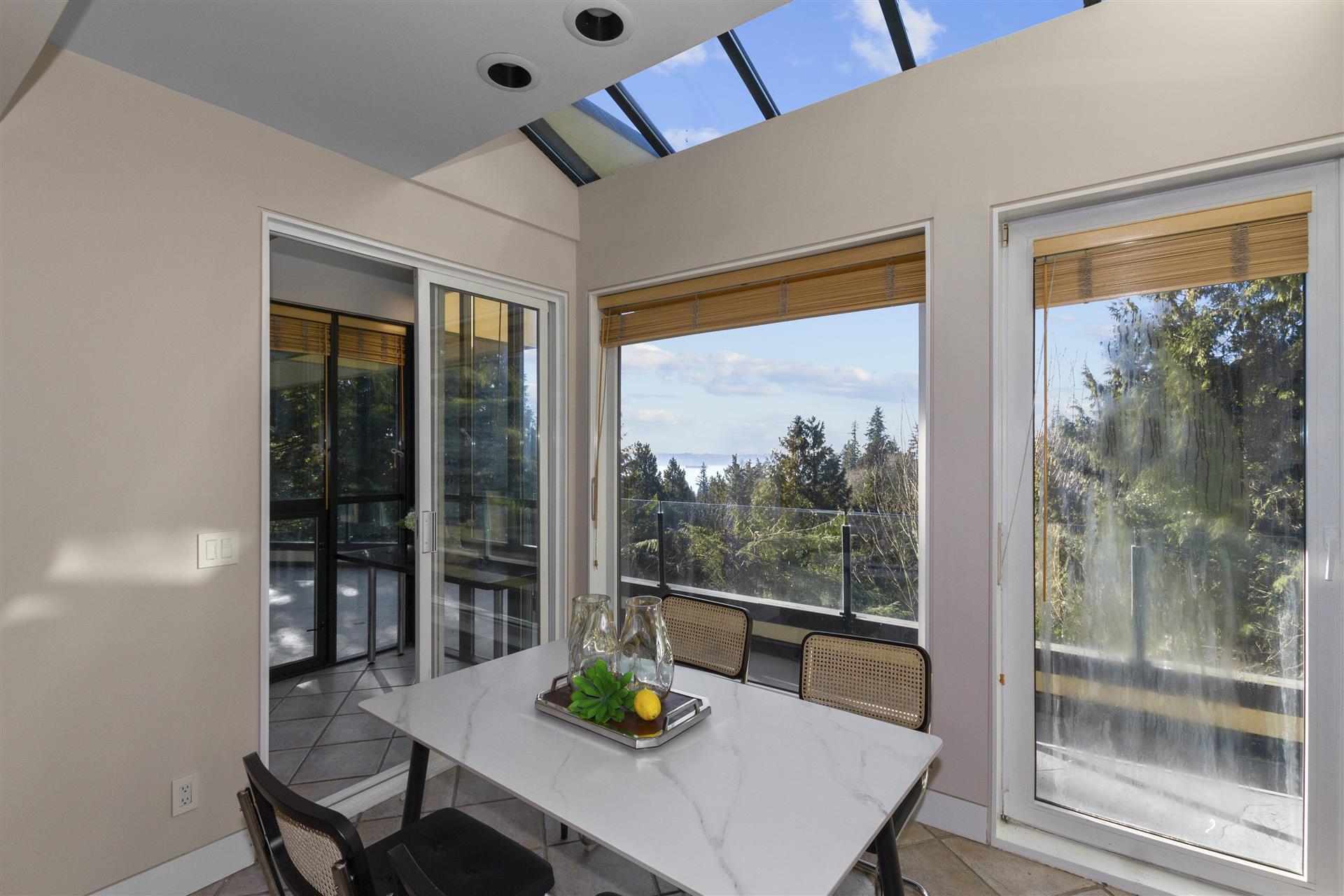 Listing image of 2780 ROSEBERY AVENUE