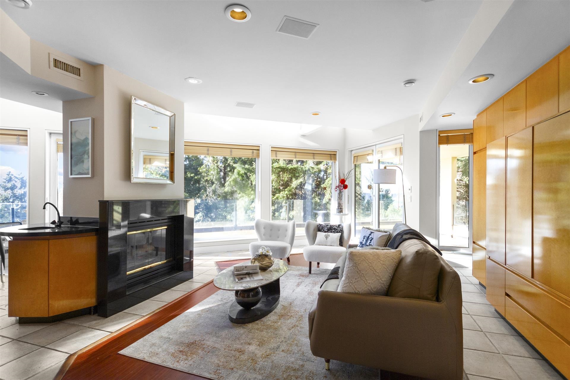 Listing image of 2780 ROSEBERY AVENUE