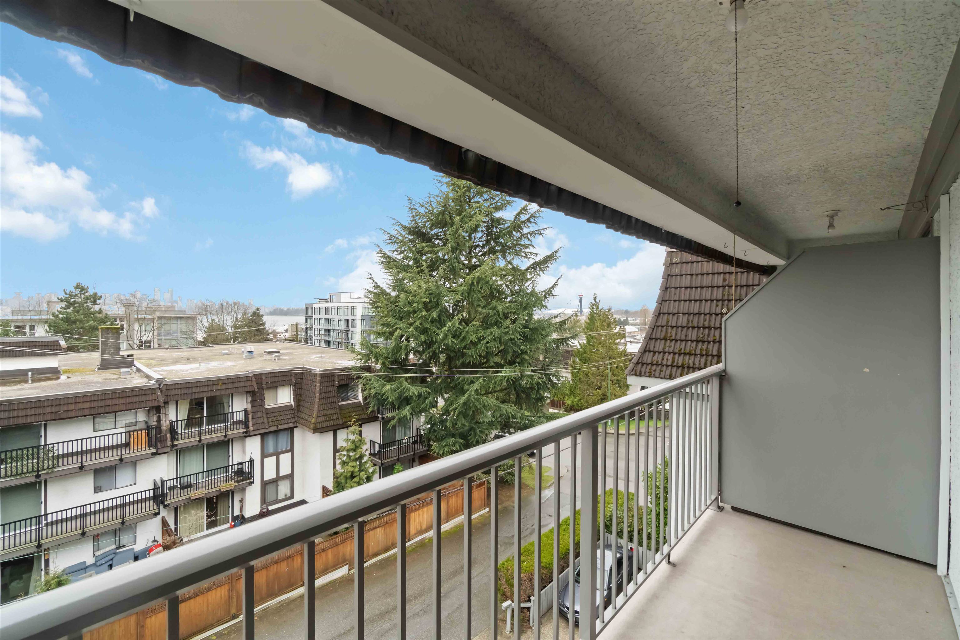 Listing image of 302 275 W 2ND STREET