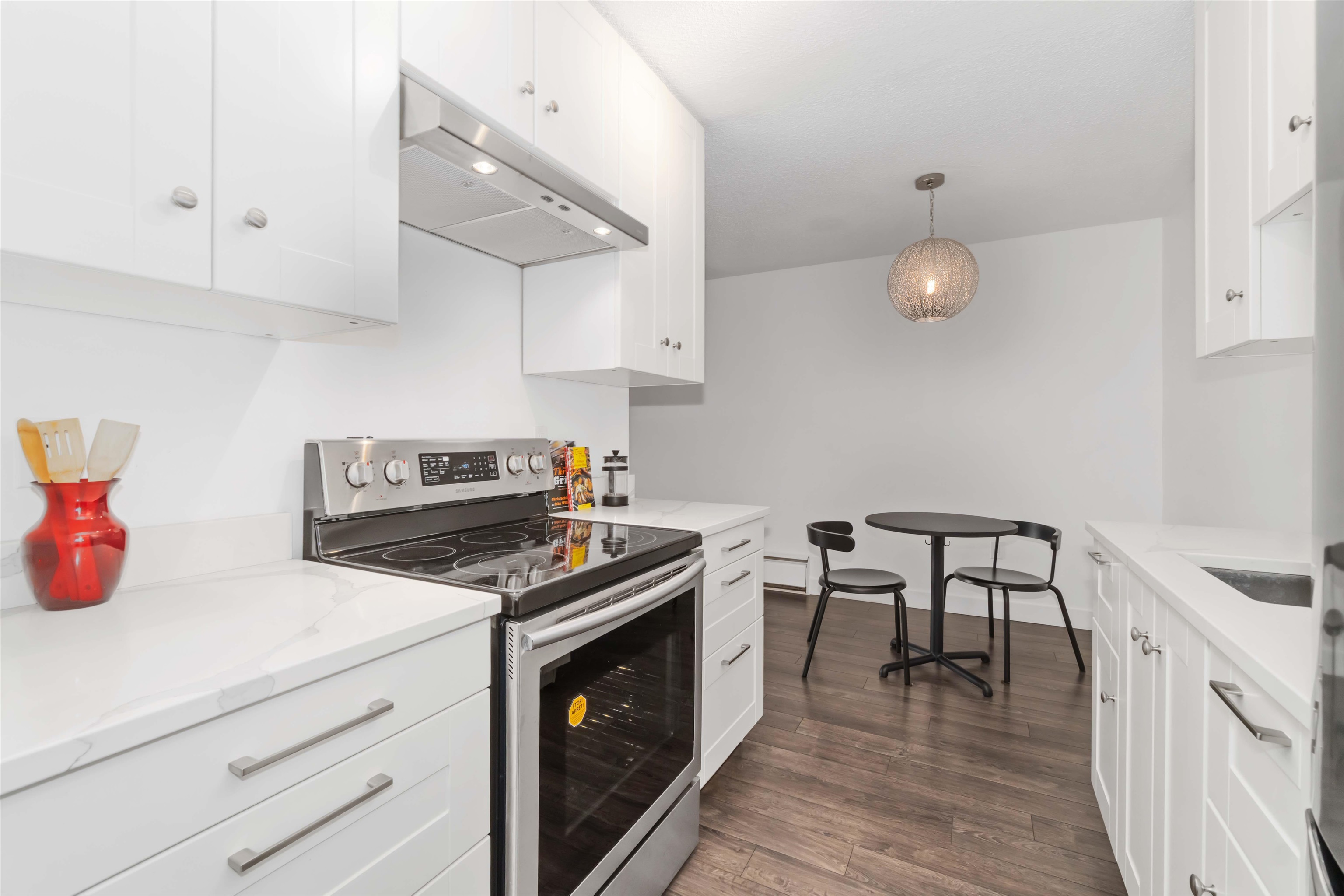 Listing image of 302 275 W 2ND STREET