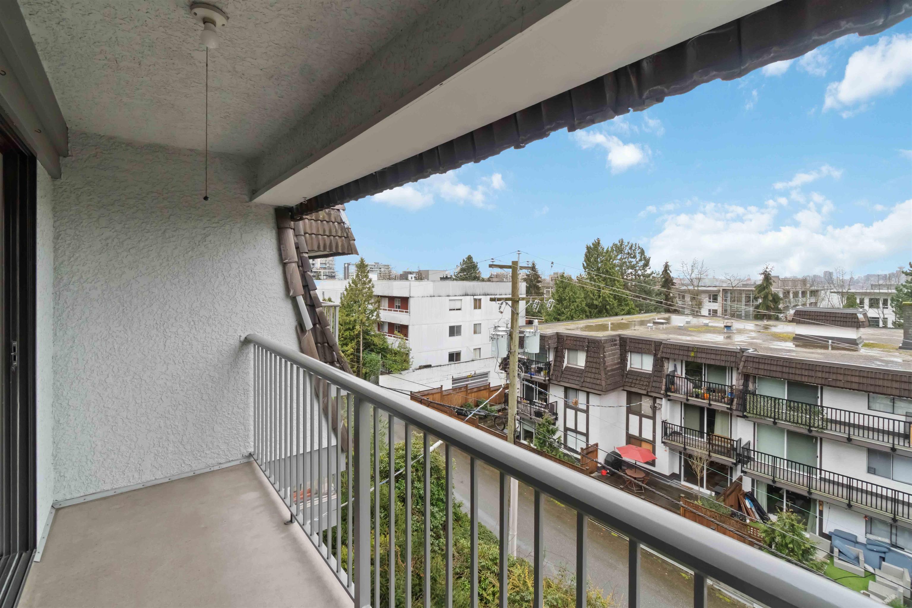 Listing image of 302 275 W 2ND STREET