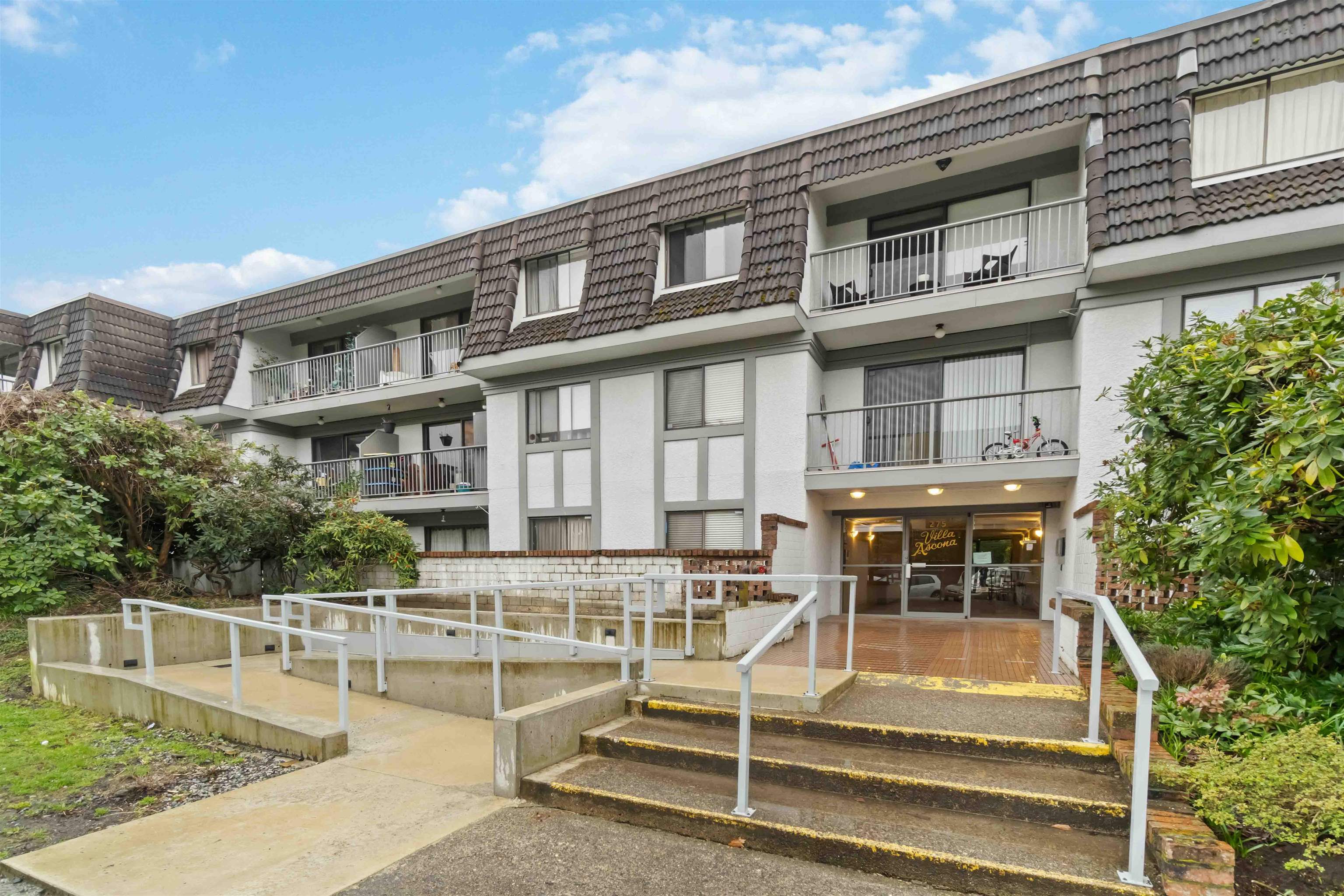 Listing image of 302 275 W 2ND STREET