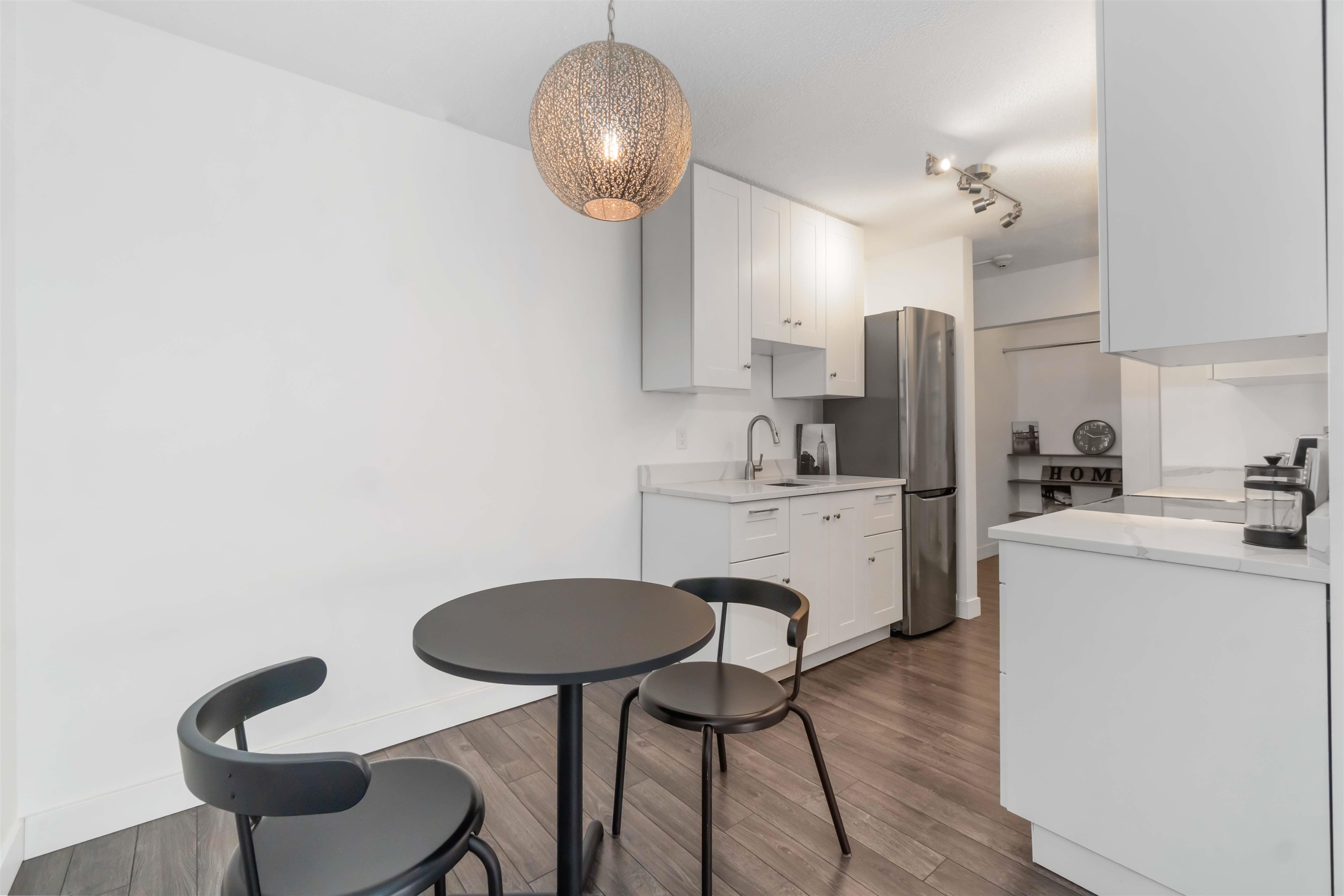 Listing image of 302 275 W 2ND STREET