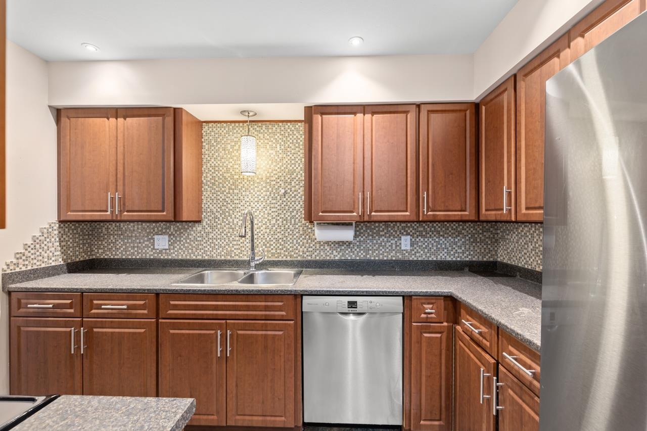 Listing image of 101 320 W 2ND STREET