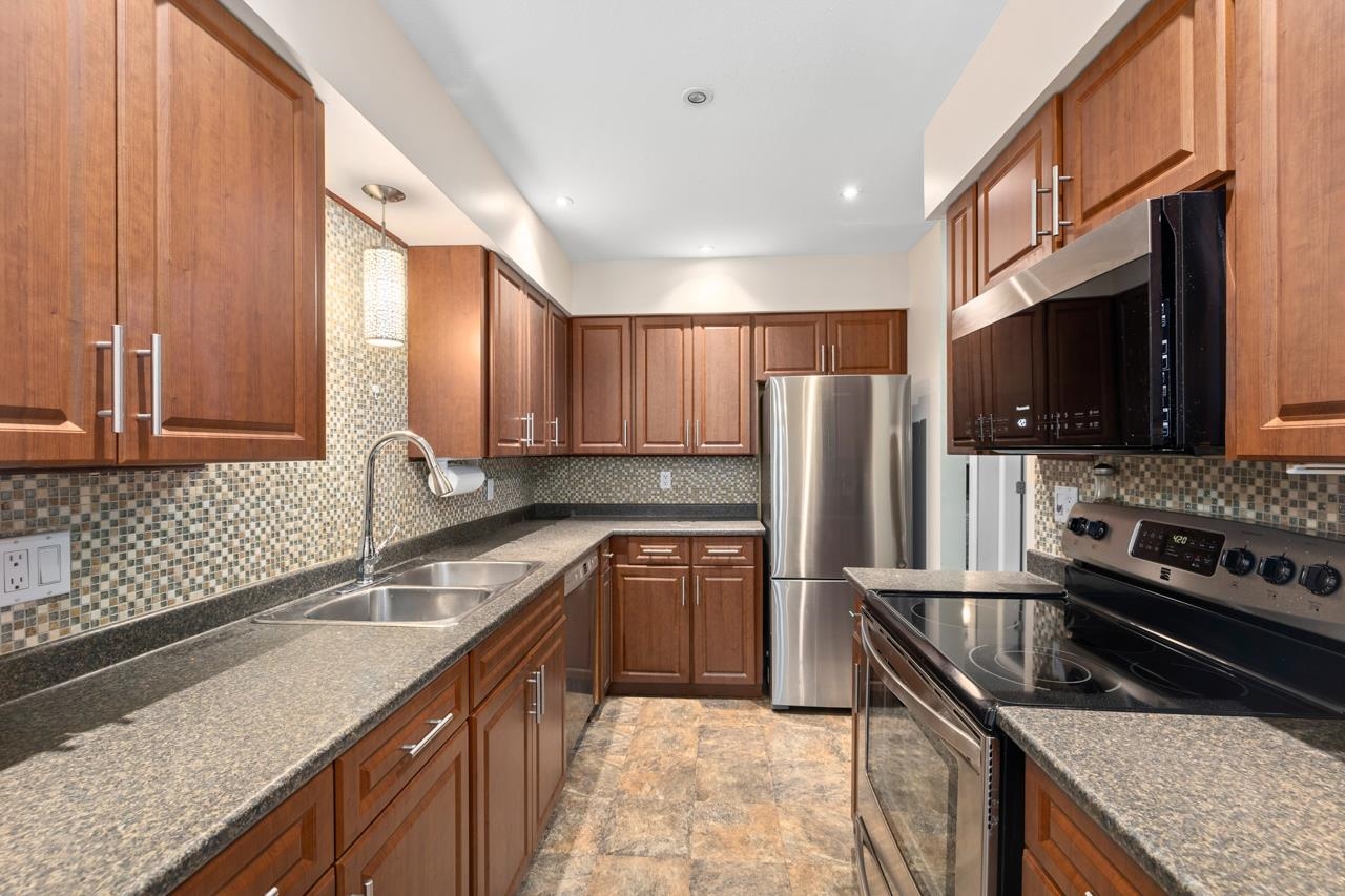 Listing image of 101 320 W 2ND STREET