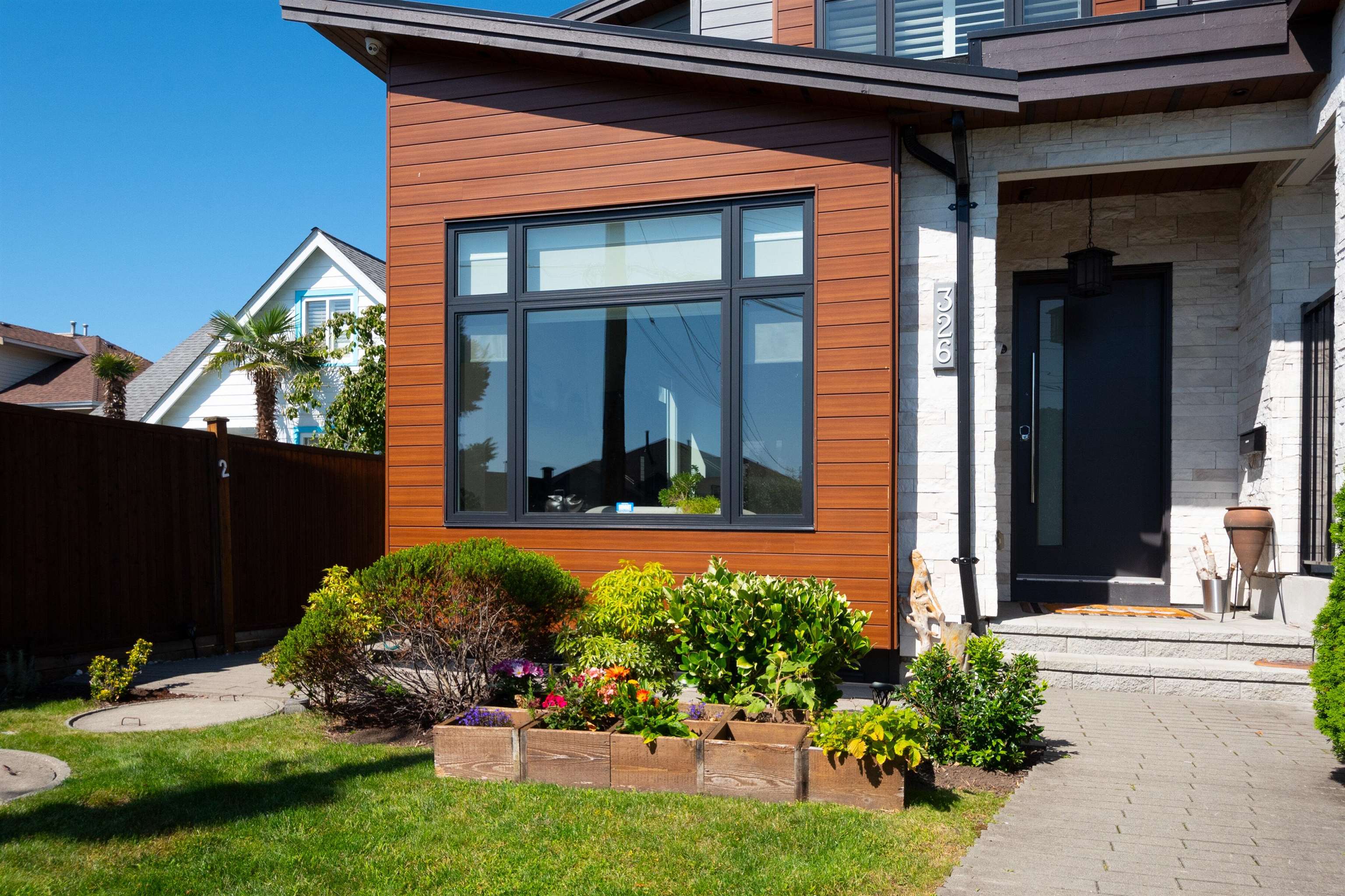 Listing image of 326 E 8TH STREET