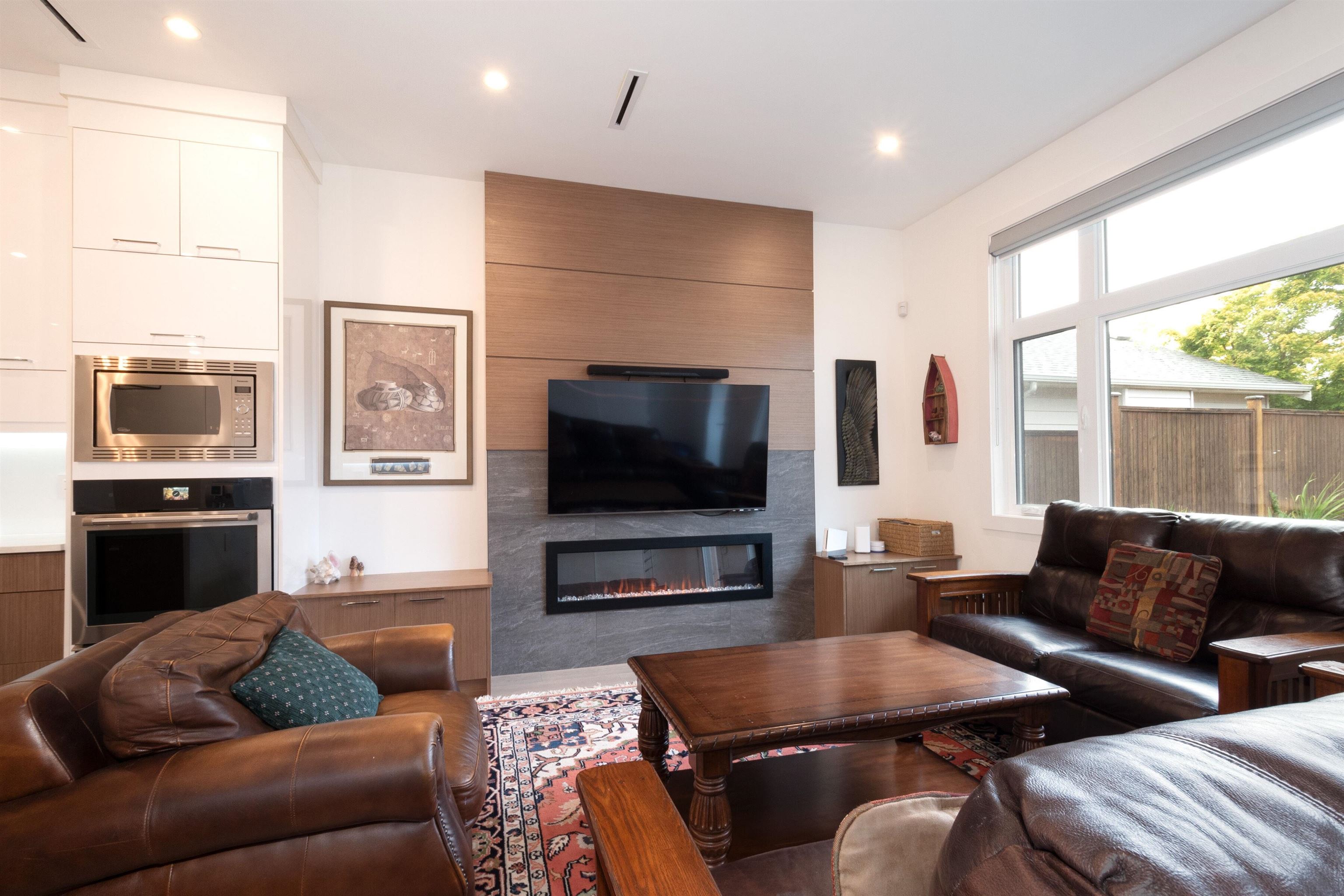 Listing image of 326 E 8TH STREET