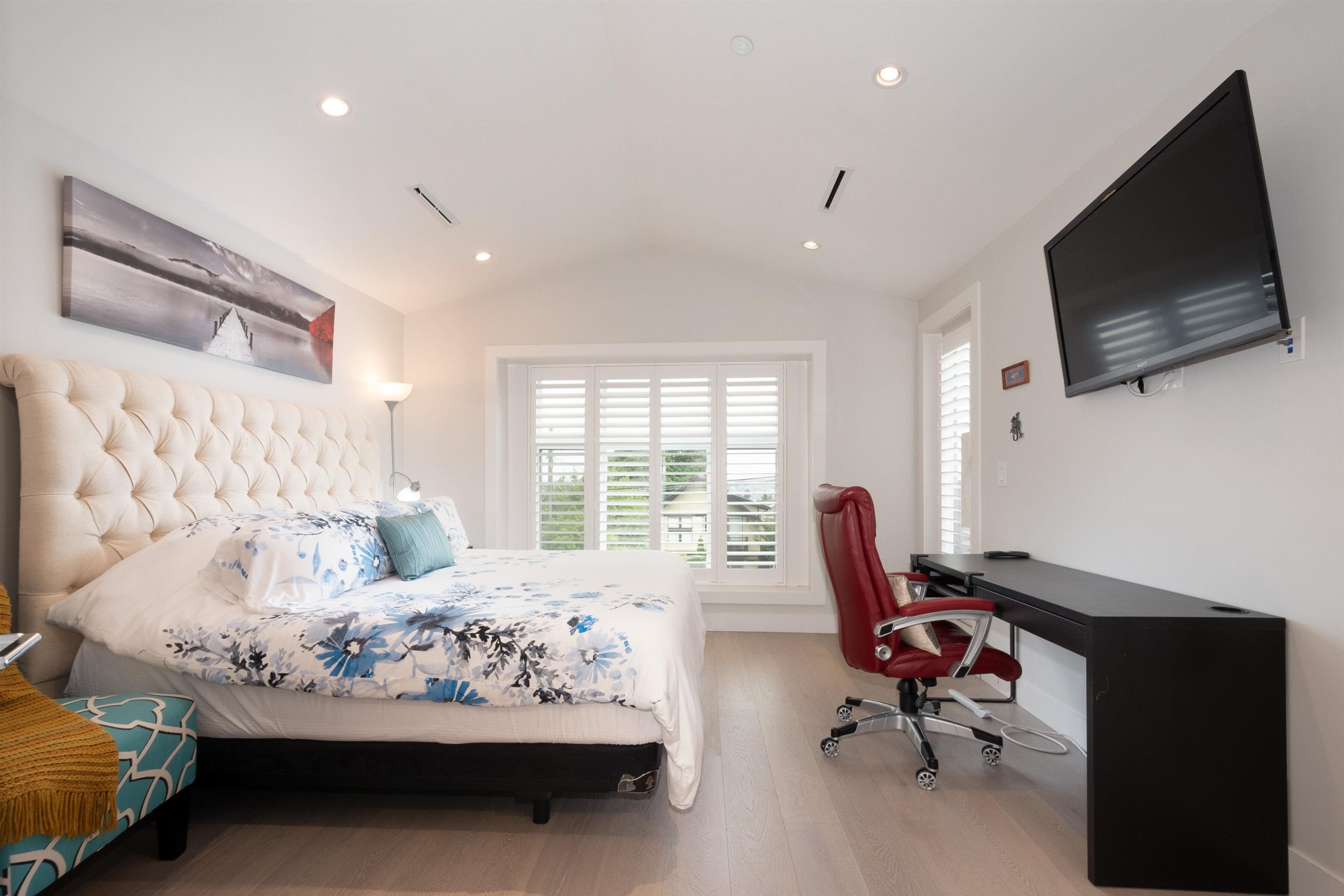 Listing image of 326 E 8TH STREET
