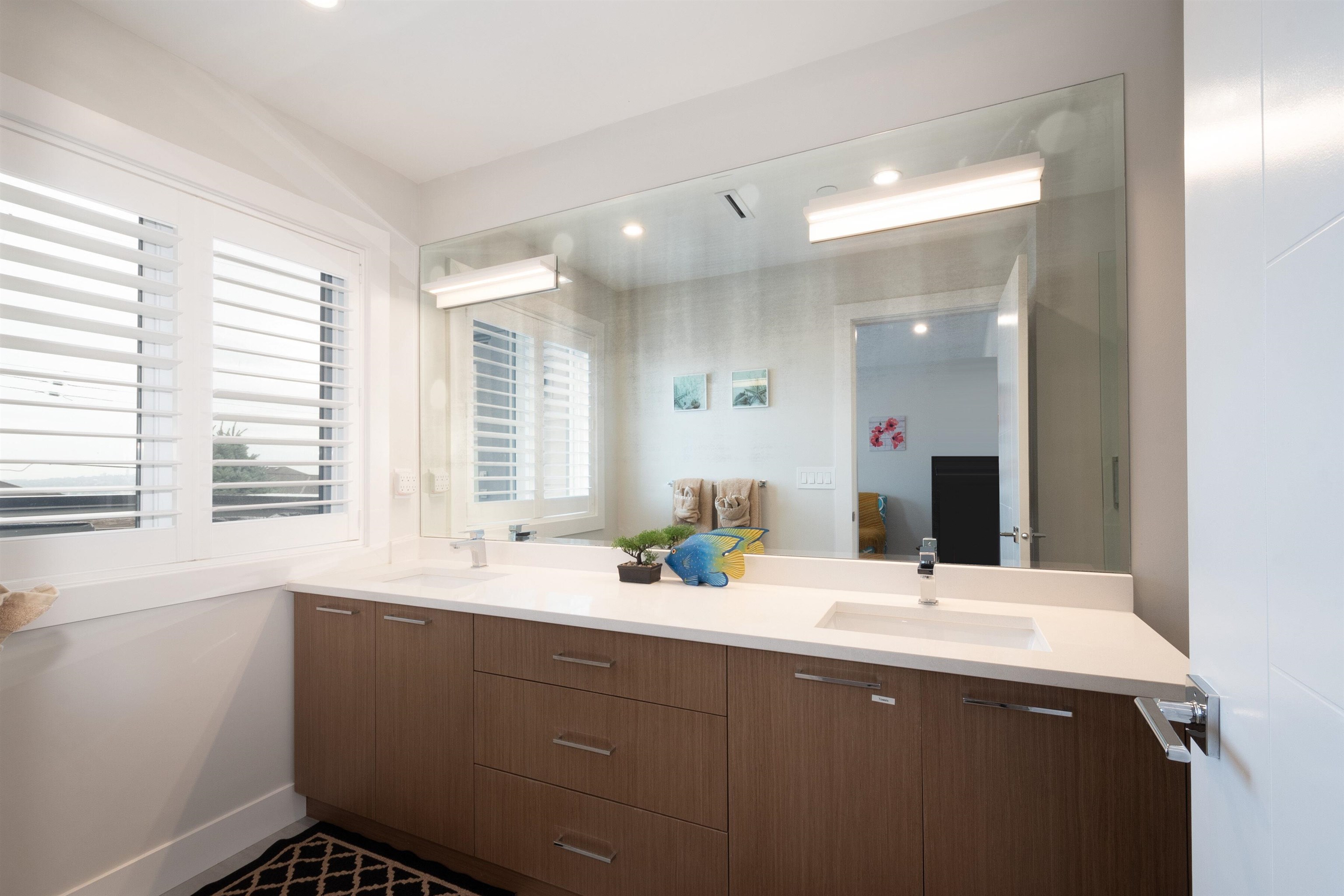 Listing image of 326 E 8TH STREET