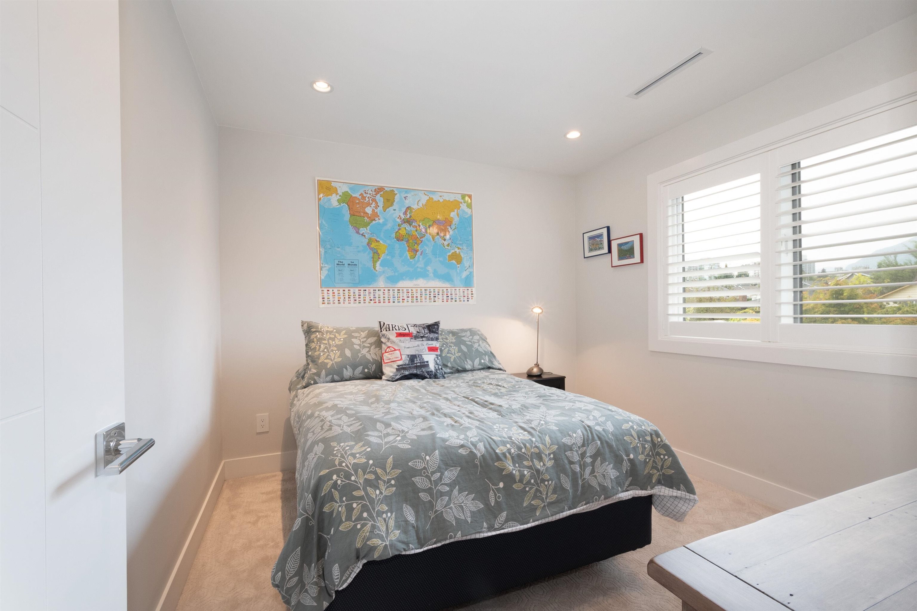 Listing image of 326 E 8TH STREET