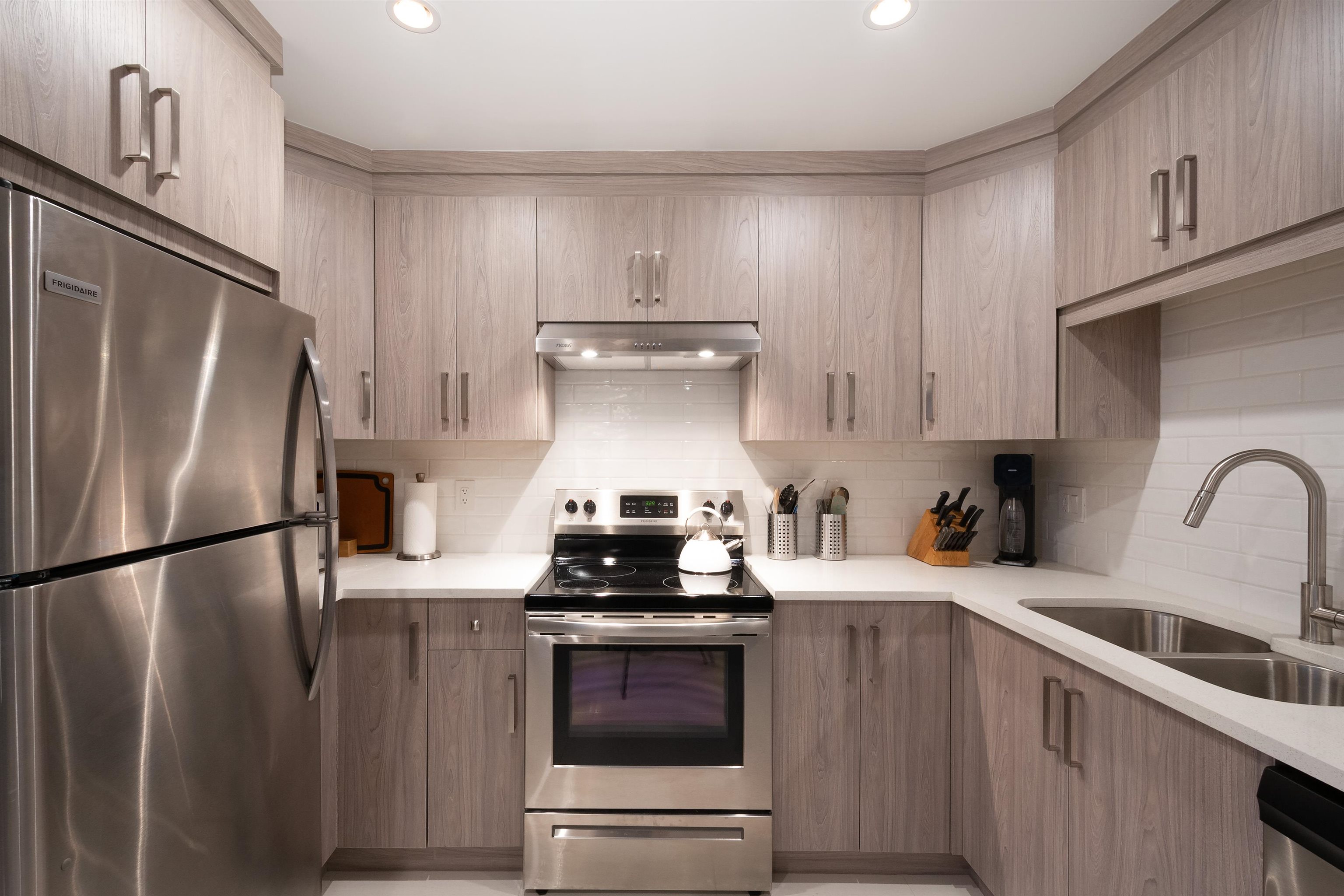 Listing image of 326 E 8TH STREET