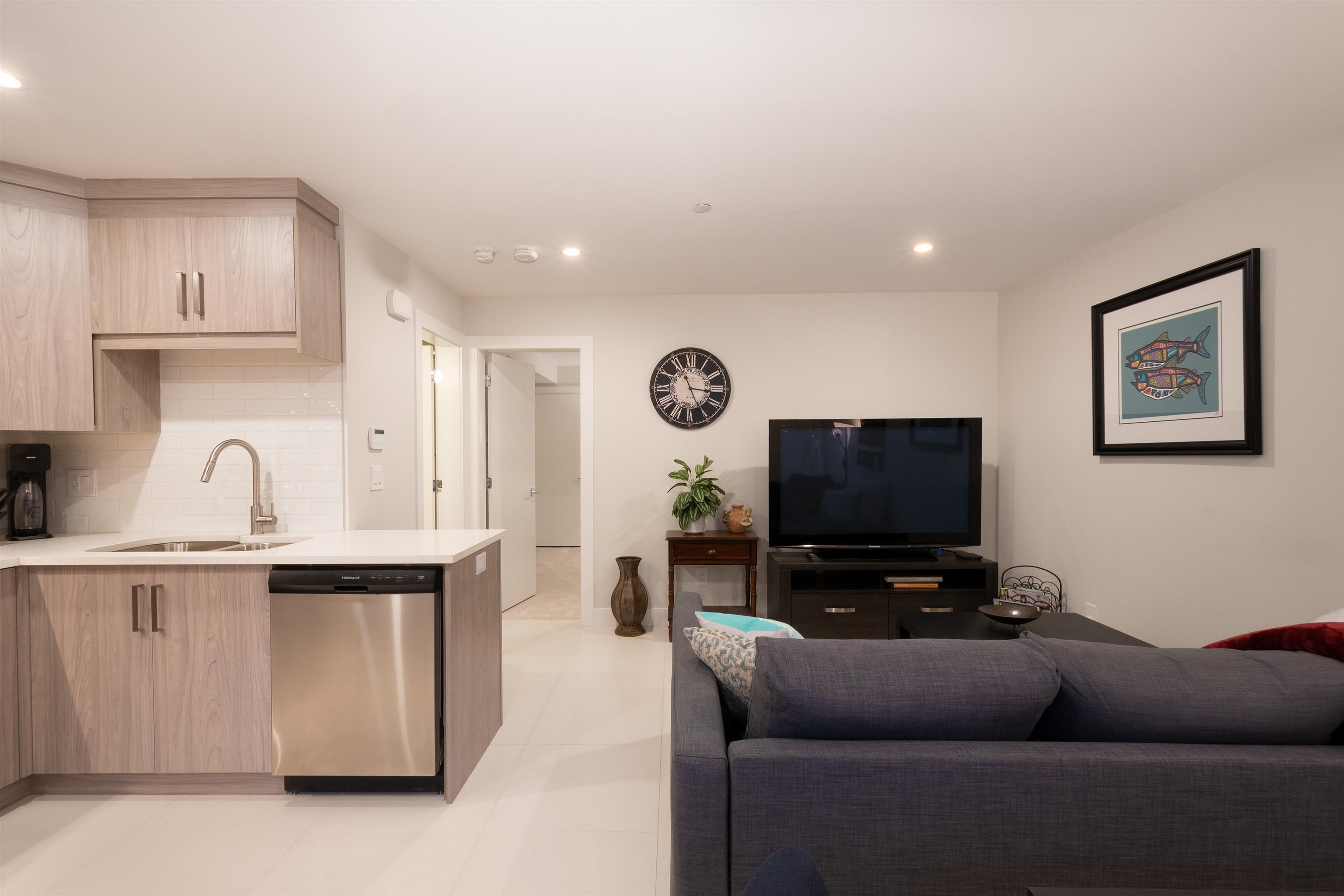 Listing image of 326 E 8TH STREET