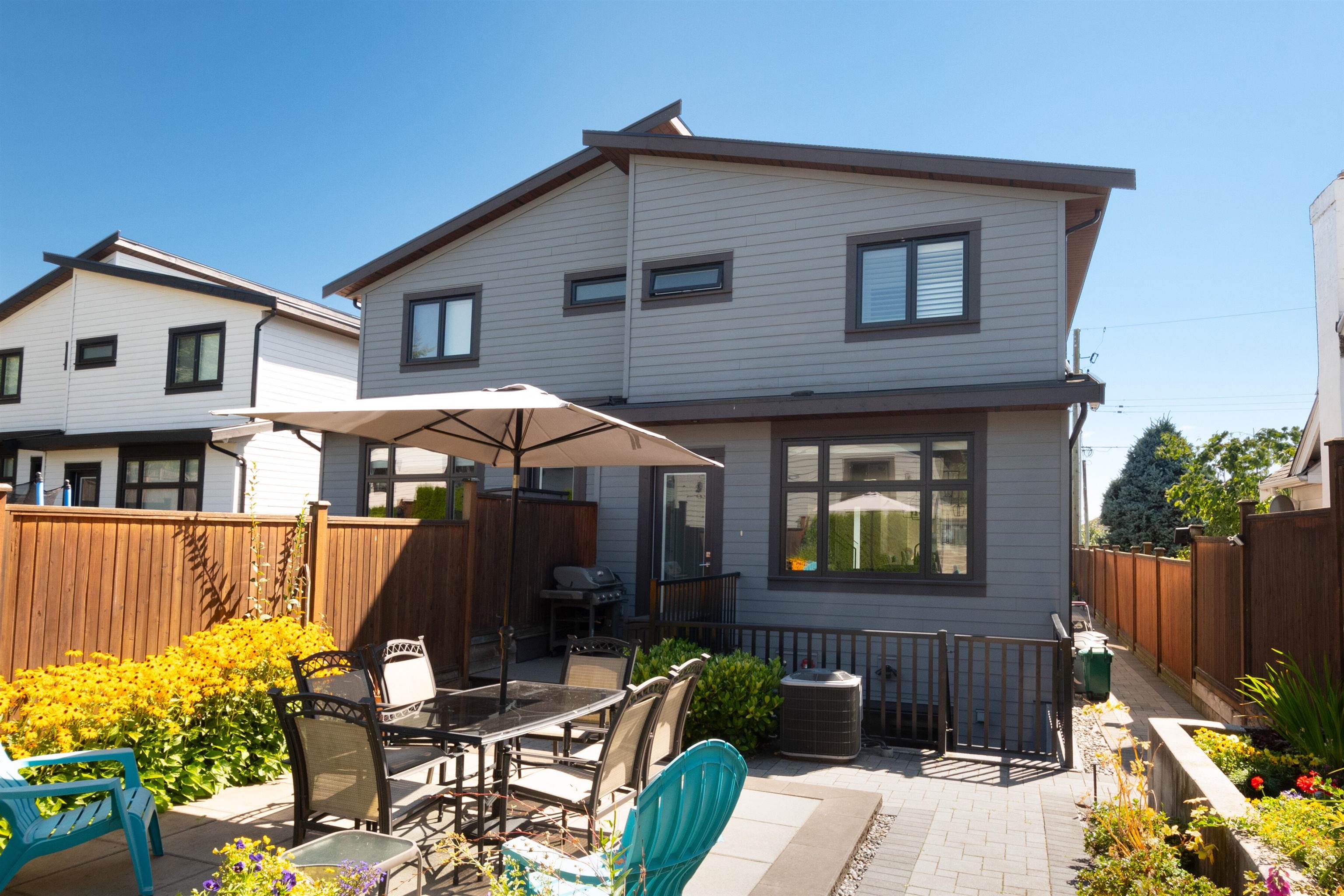 Listing image of 326 E 8TH STREET