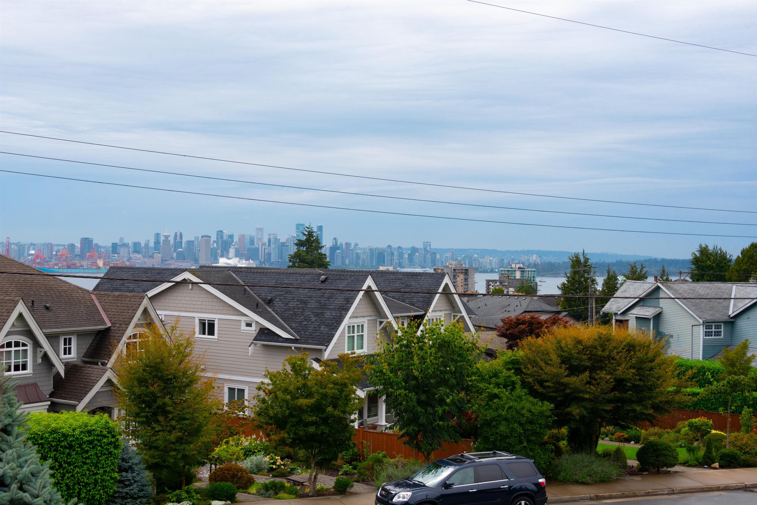 Listing image of 326 E 8TH STREET