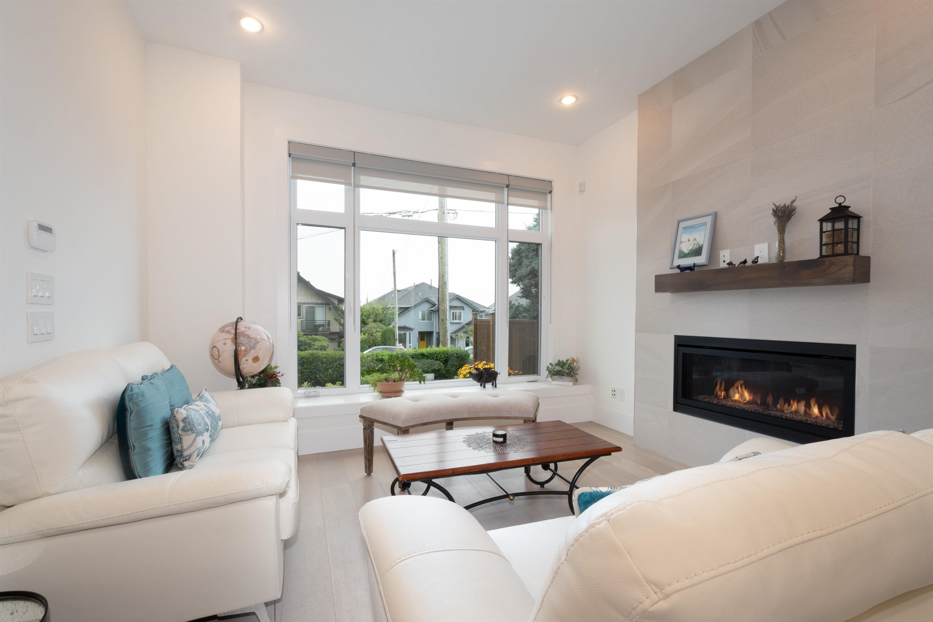 Listing image of 326 E 8TH STREET