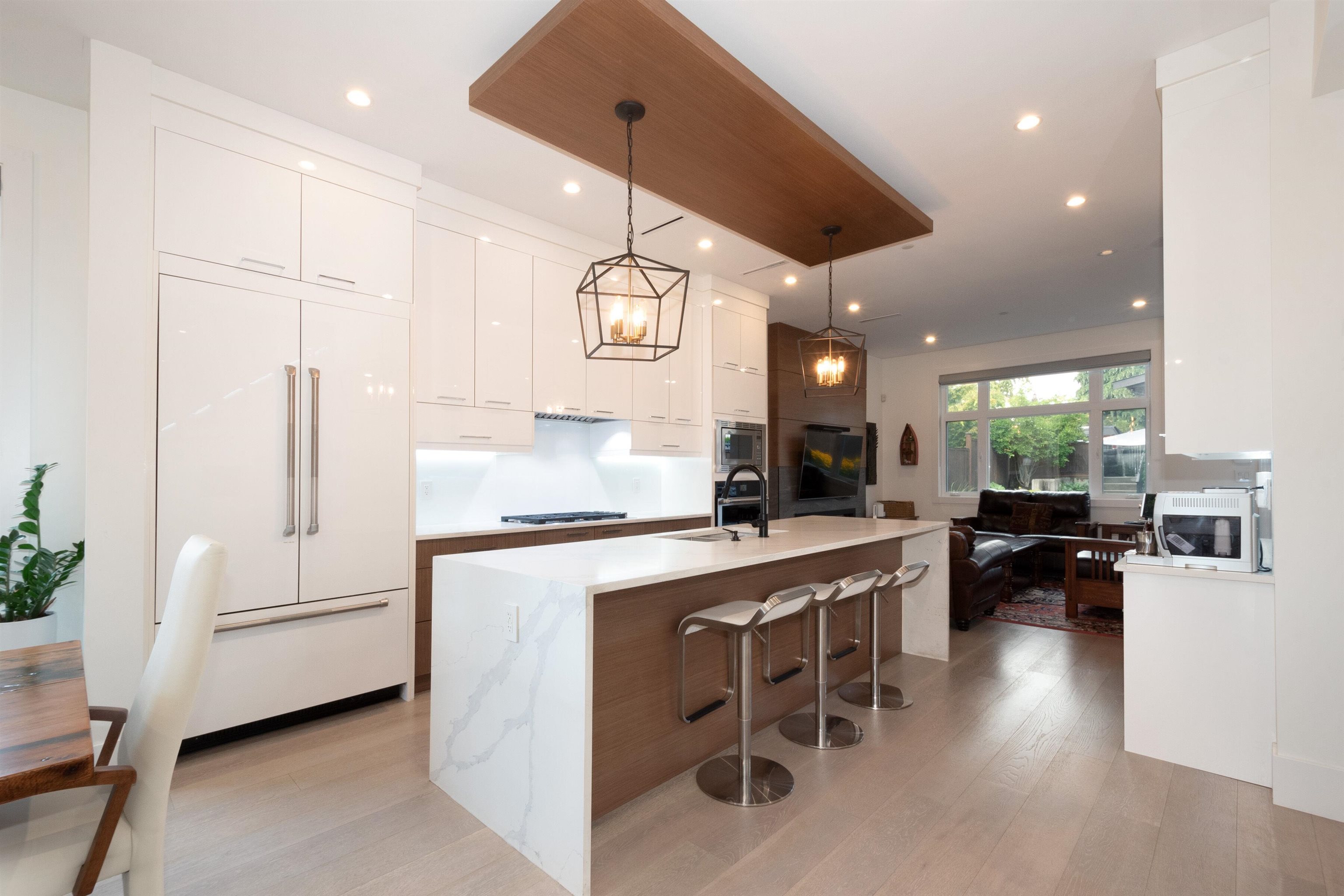 Listing image of 326 E 8TH STREET