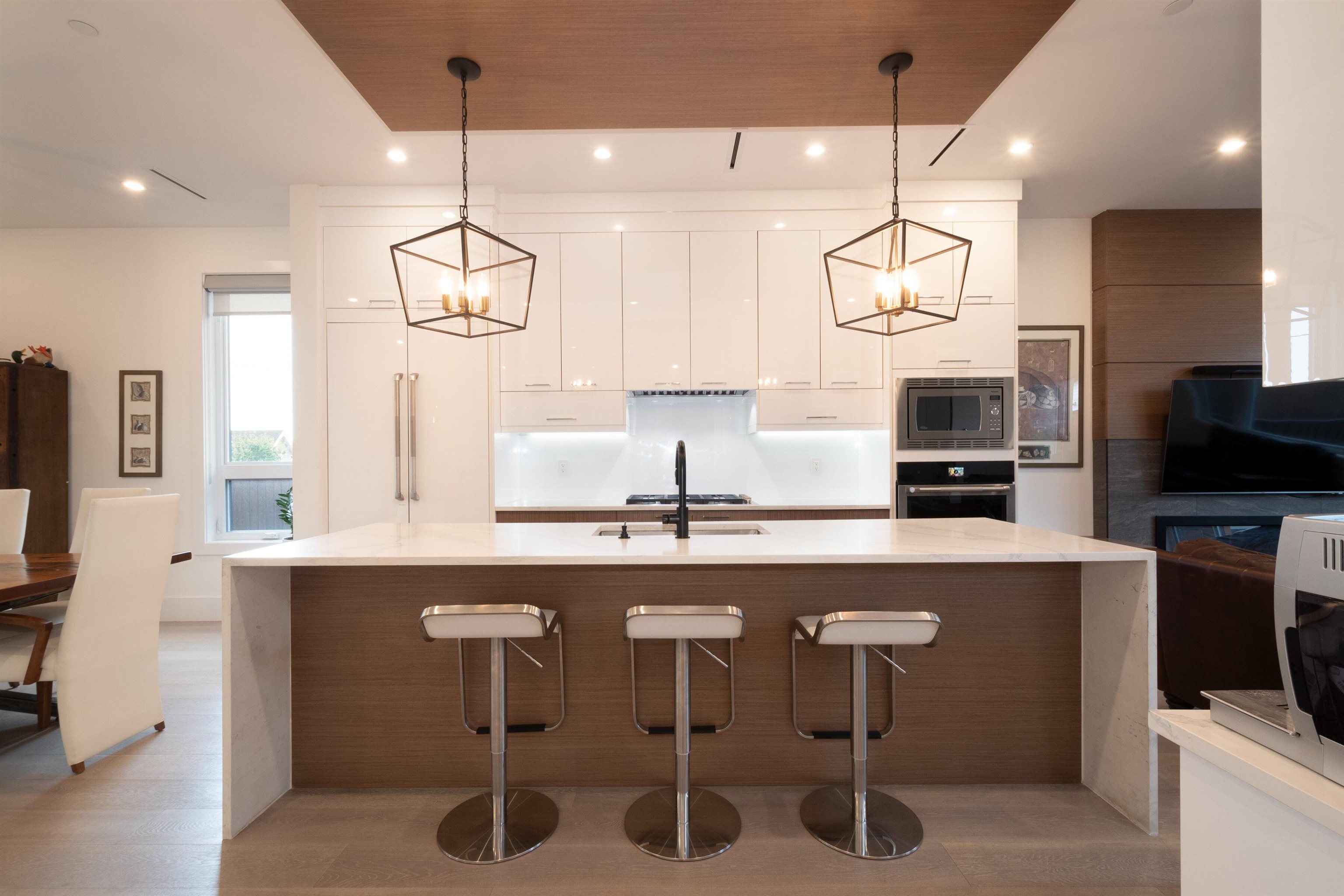 Listing image of 326 E 8TH STREET