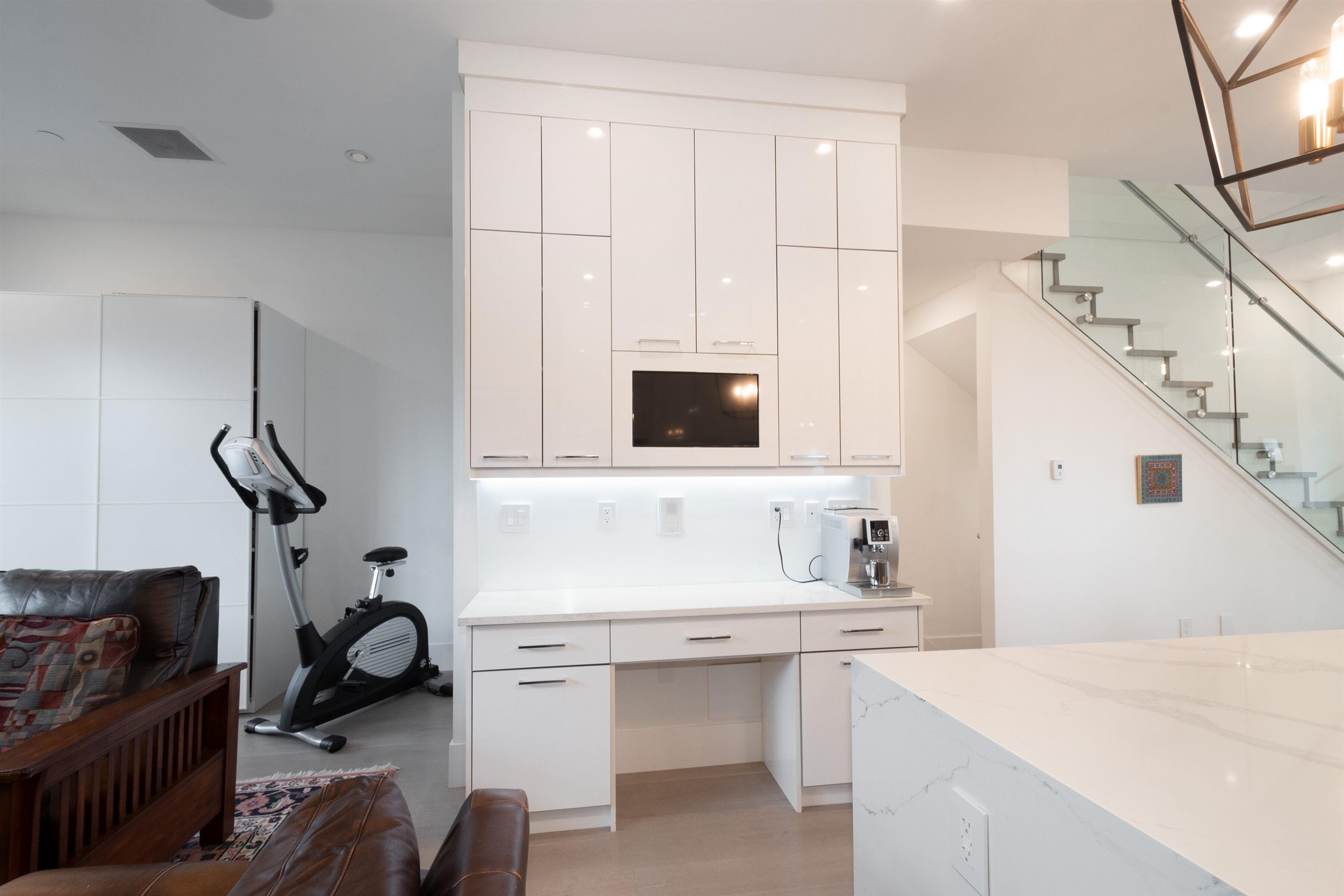 Listing image of 326 E 8TH STREET