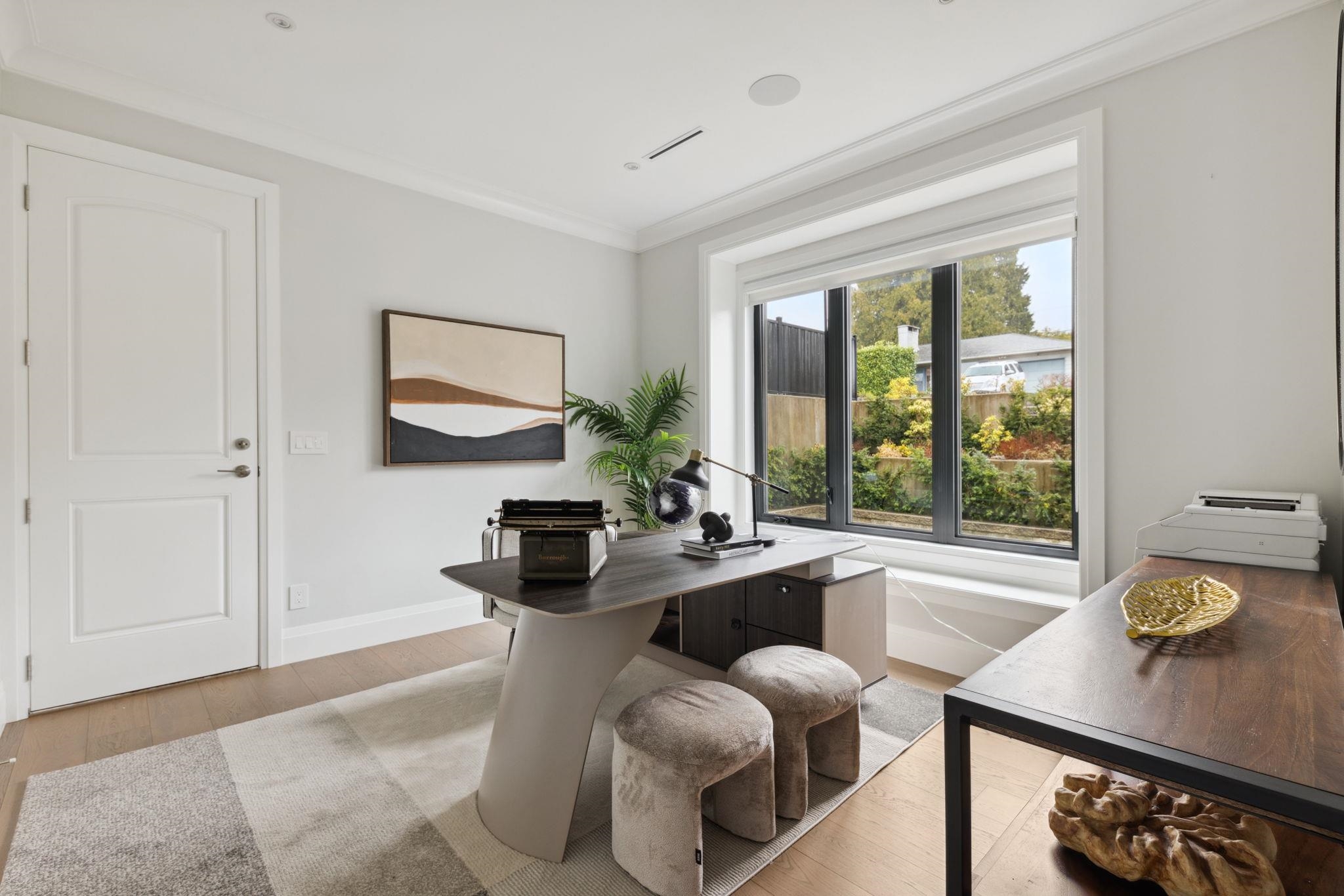 Listing image of 939 FOREST HILLS DRIVE