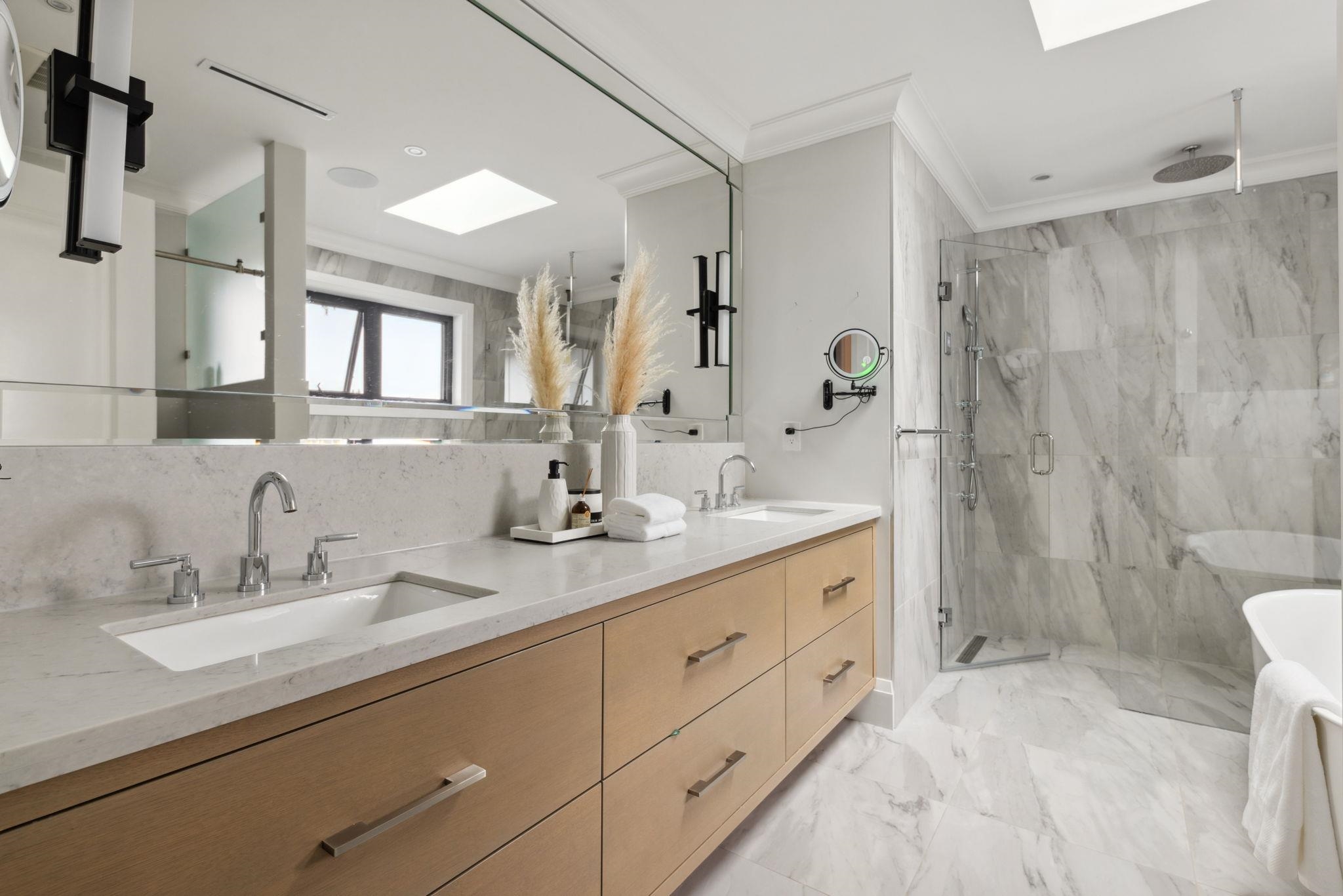 Listing image of 939 FOREST HILLS DRIVE