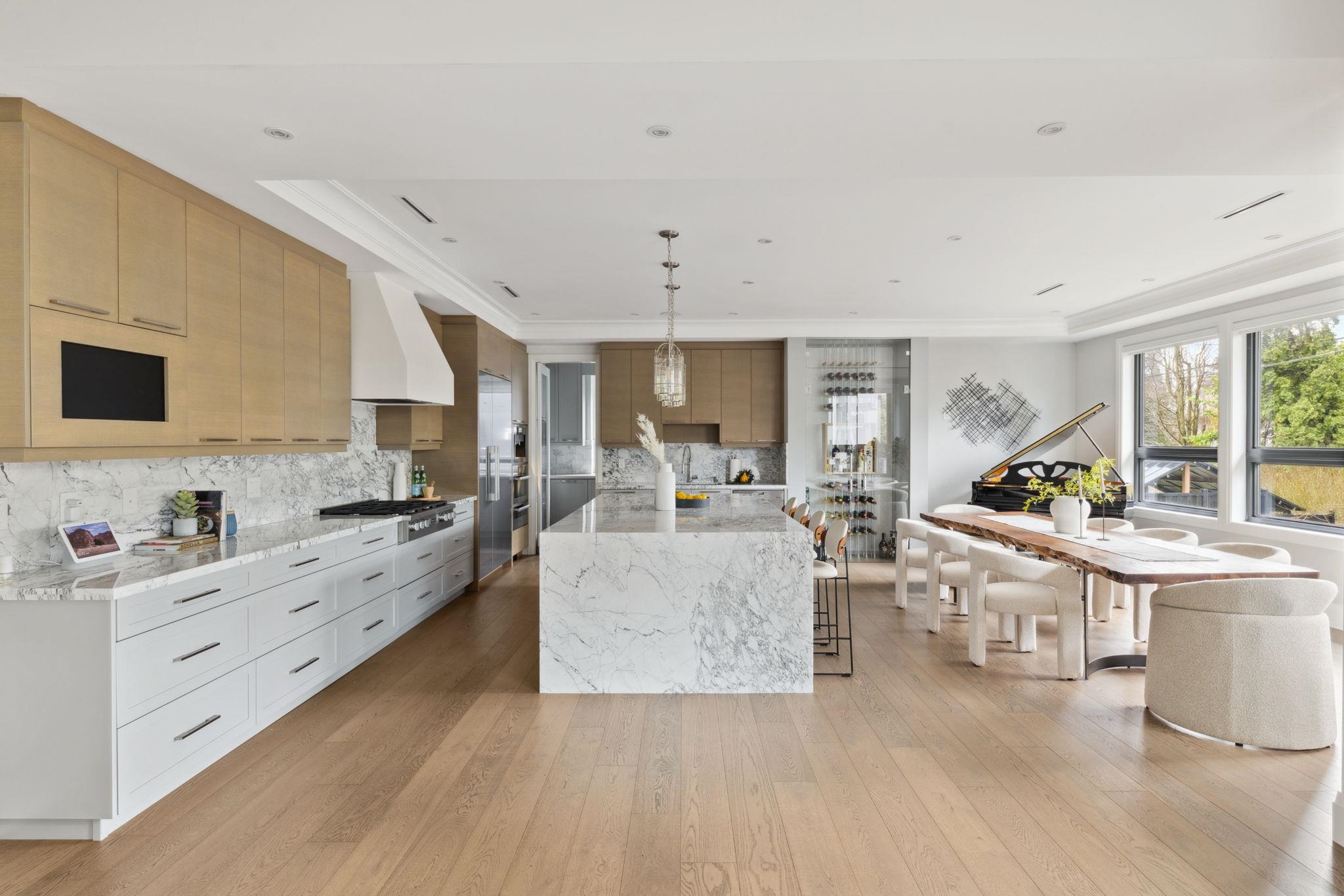 Listing image of 939 FOREST HILLS DRIVE