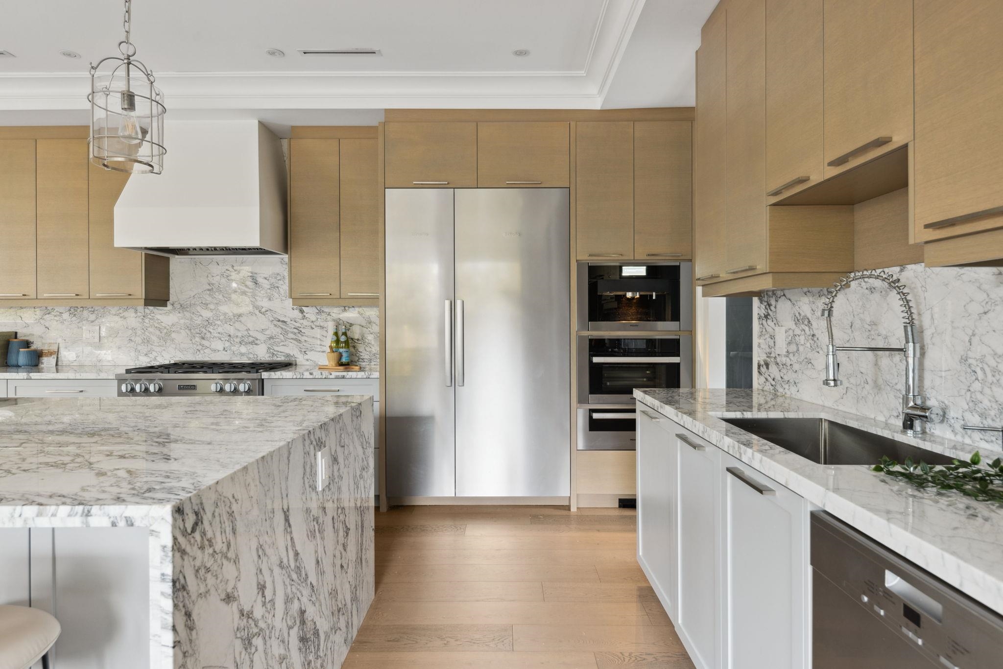 Listing image of 939 FOREST HILLS DRIVE