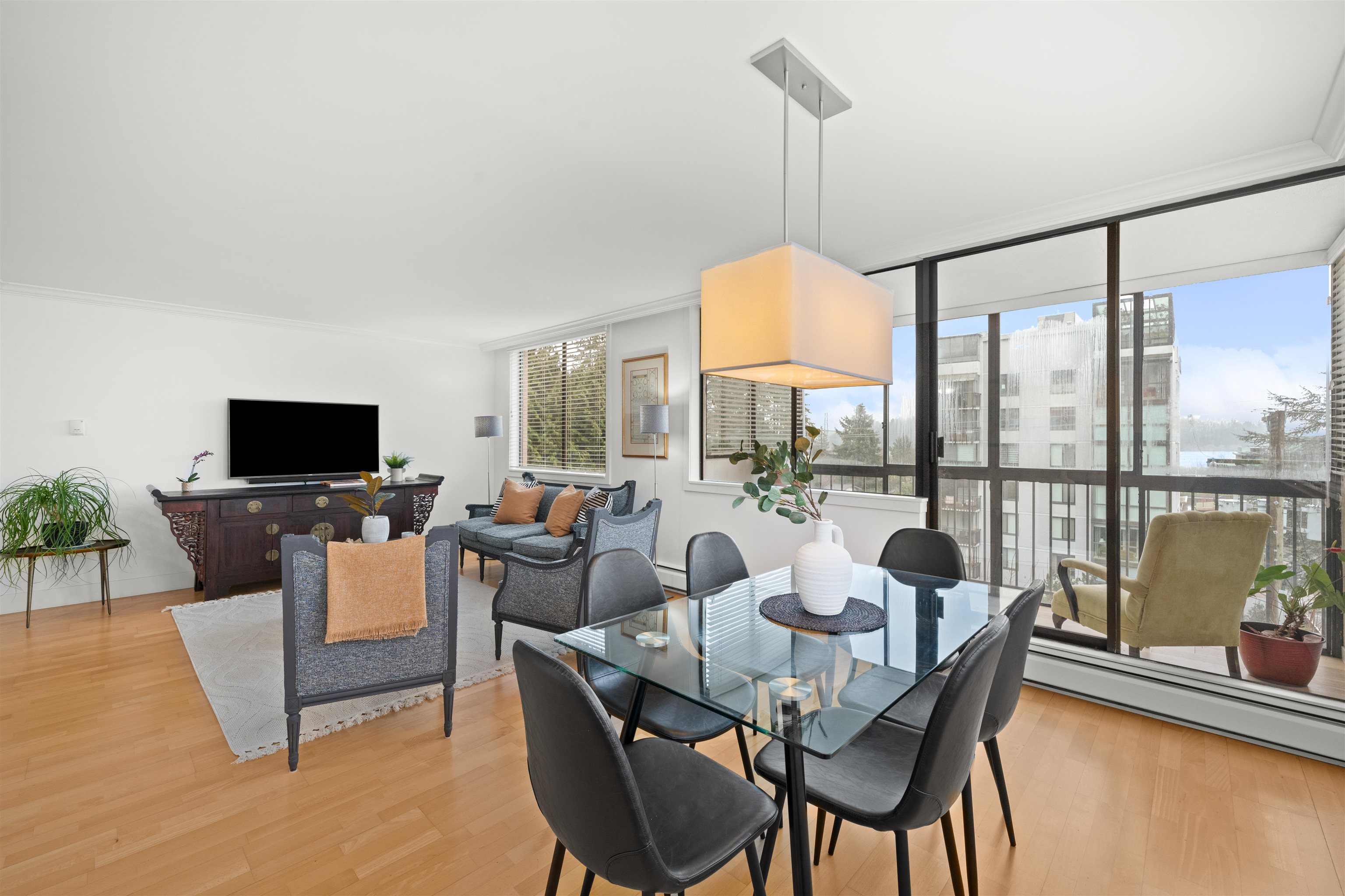 Listing image of 402 555 13TH STREET