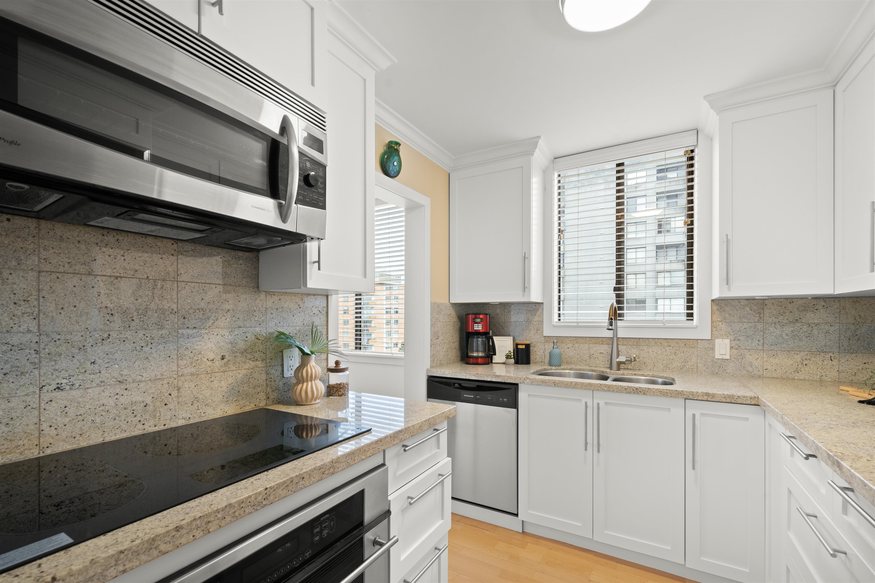 Listing image of 402 555 13TH STREET