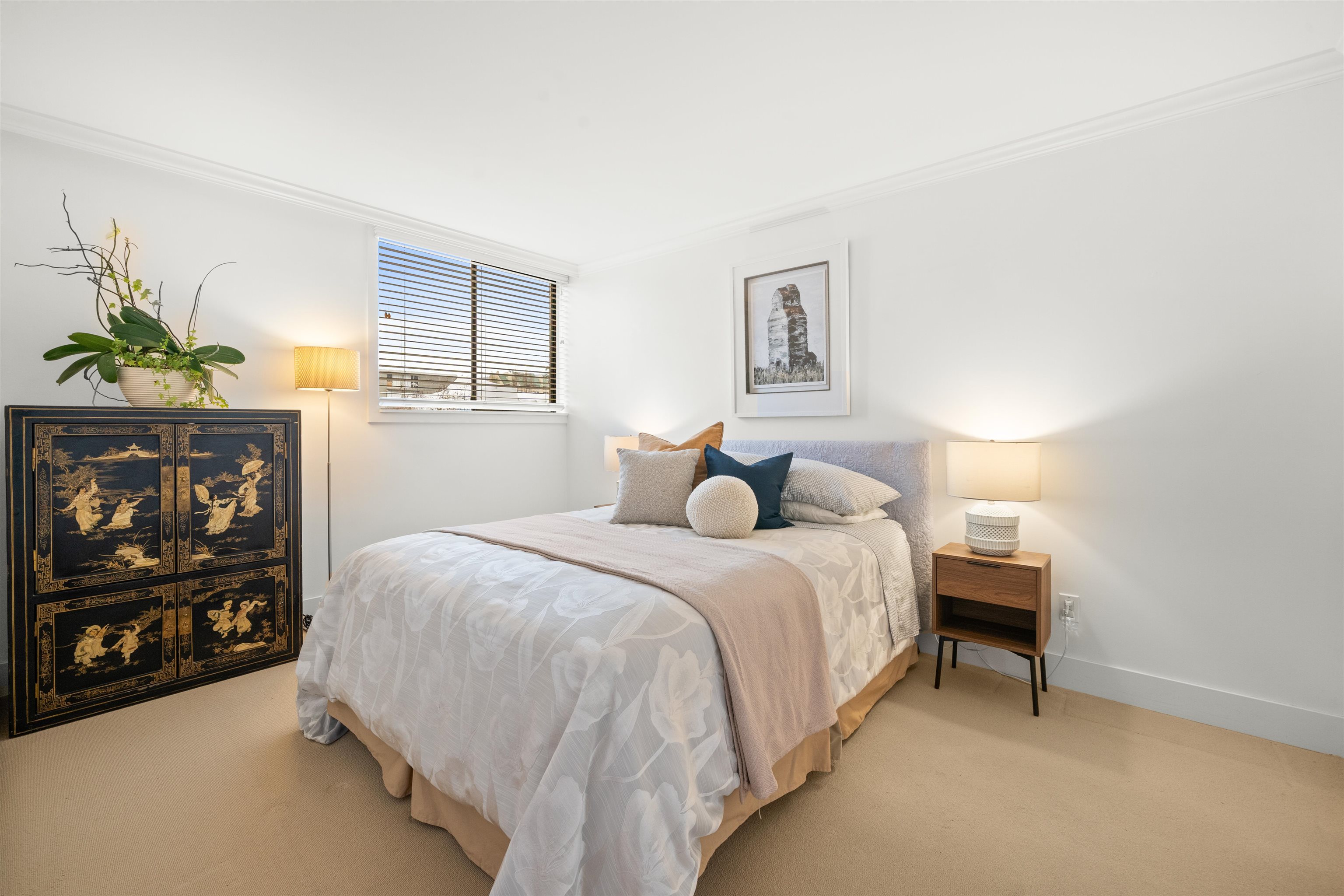 Listing image of 402 555 13TH STREET