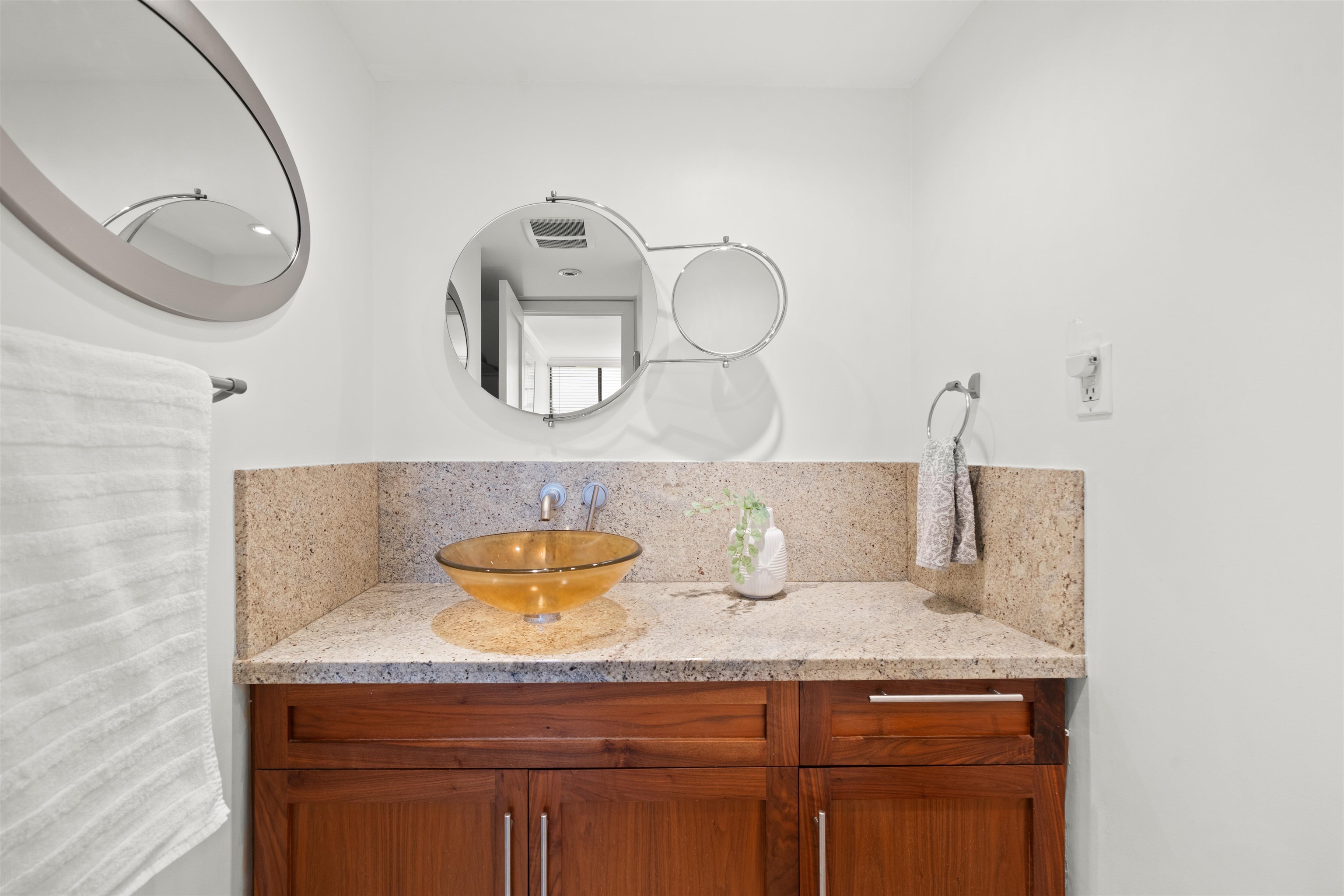 Listing image of 402 555 13TH STREET