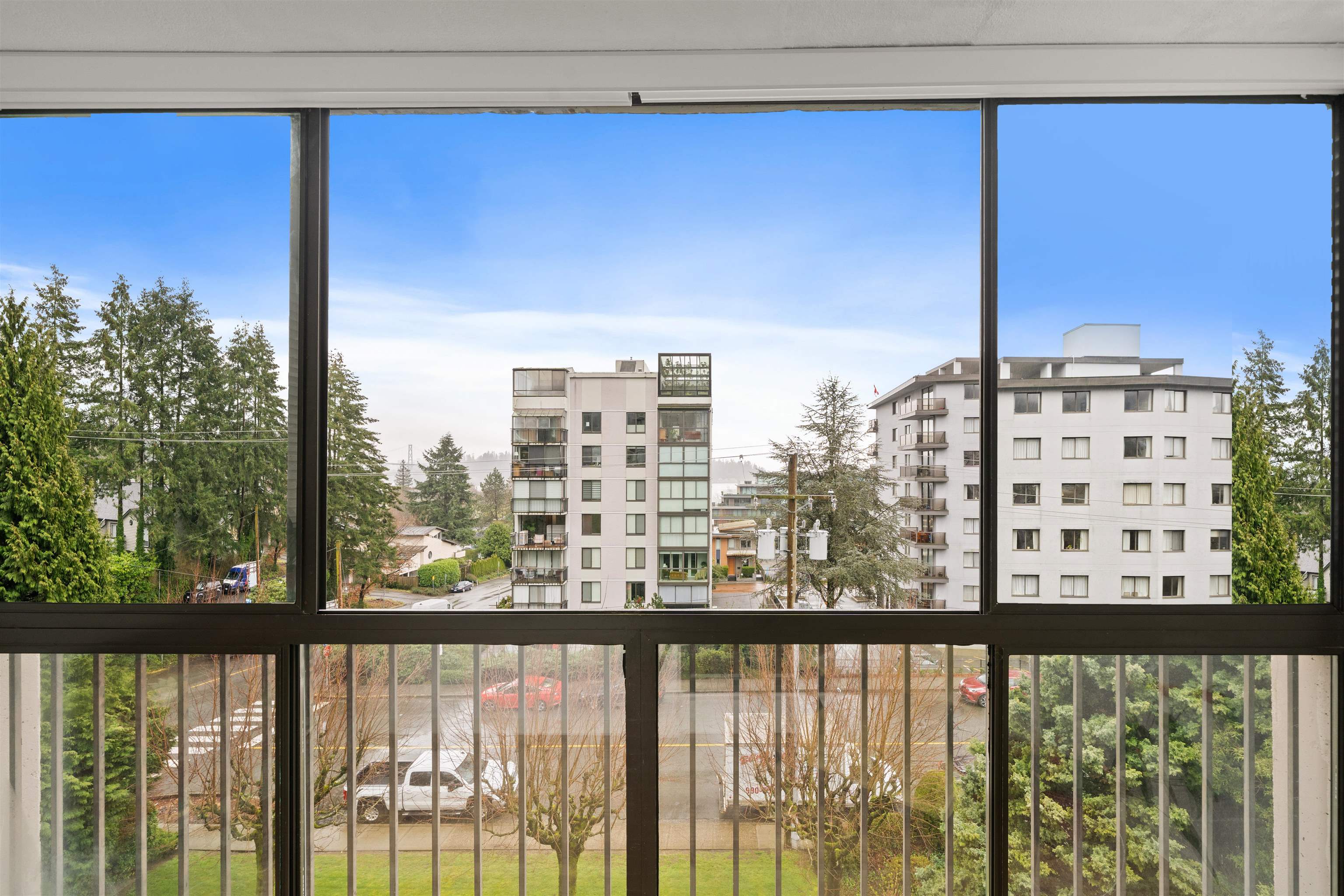 Listing image of 402 555 13TH STREET