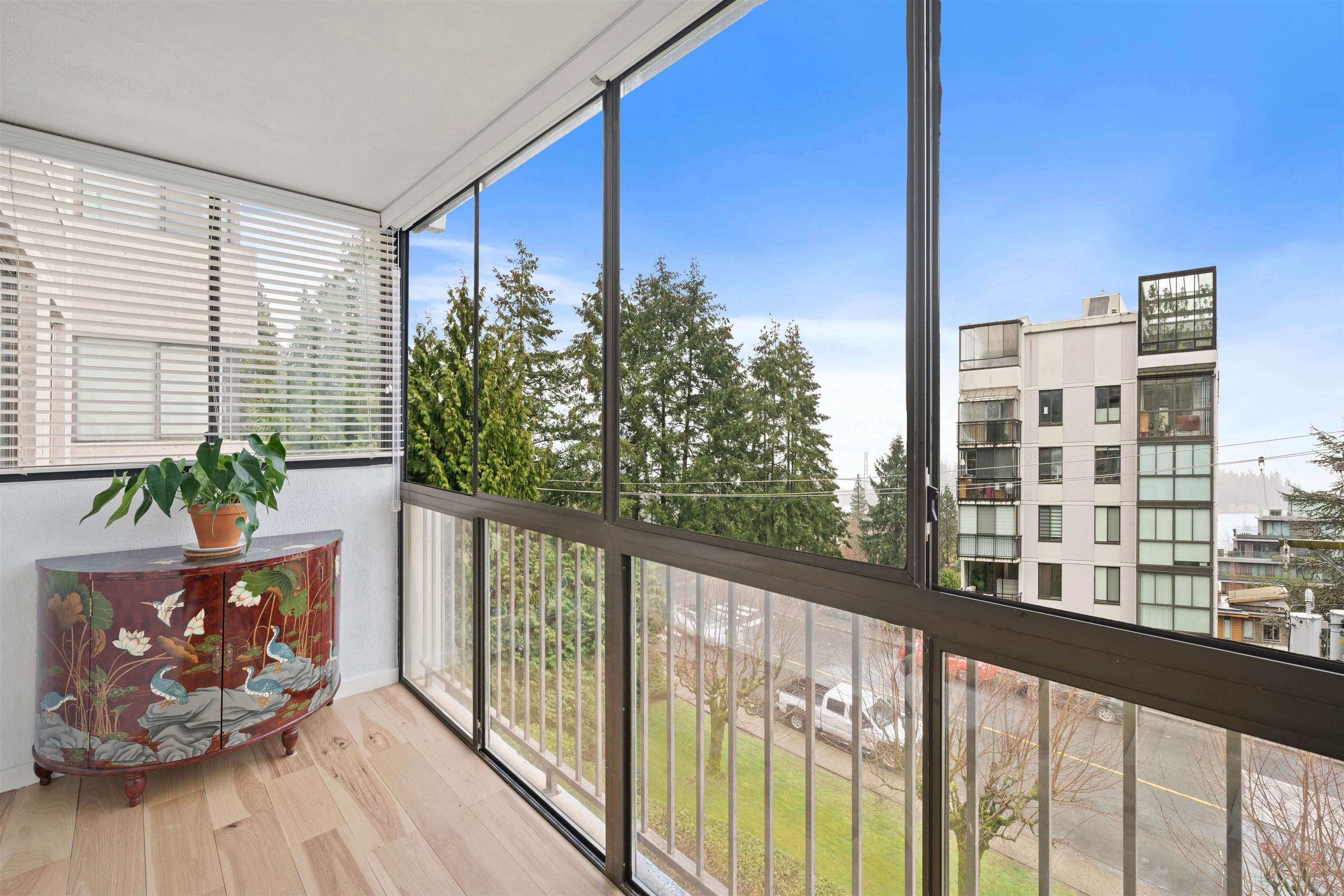 Listing image of 402 555 13TH STREET