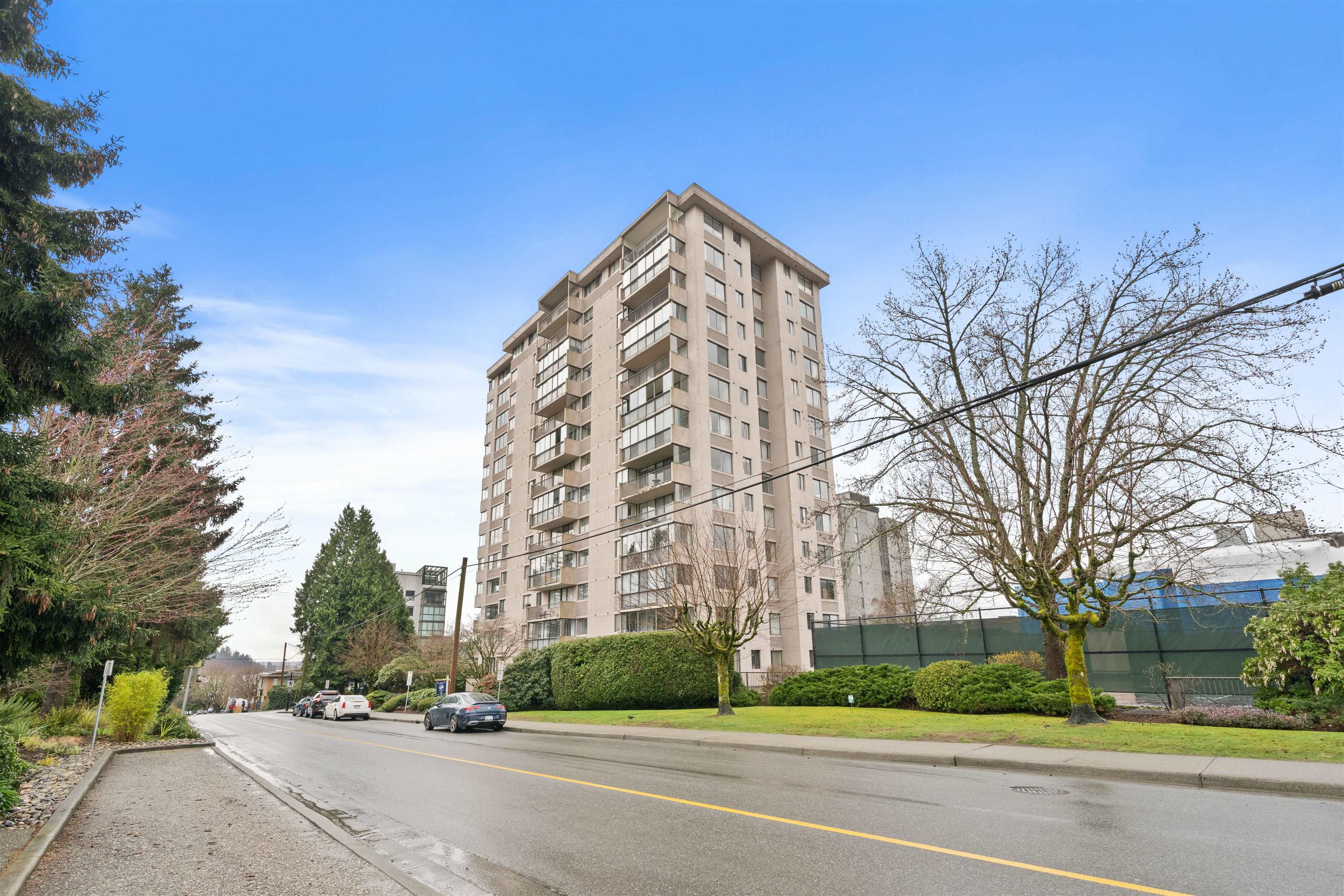 Listing image of 402 555 13TH STREET