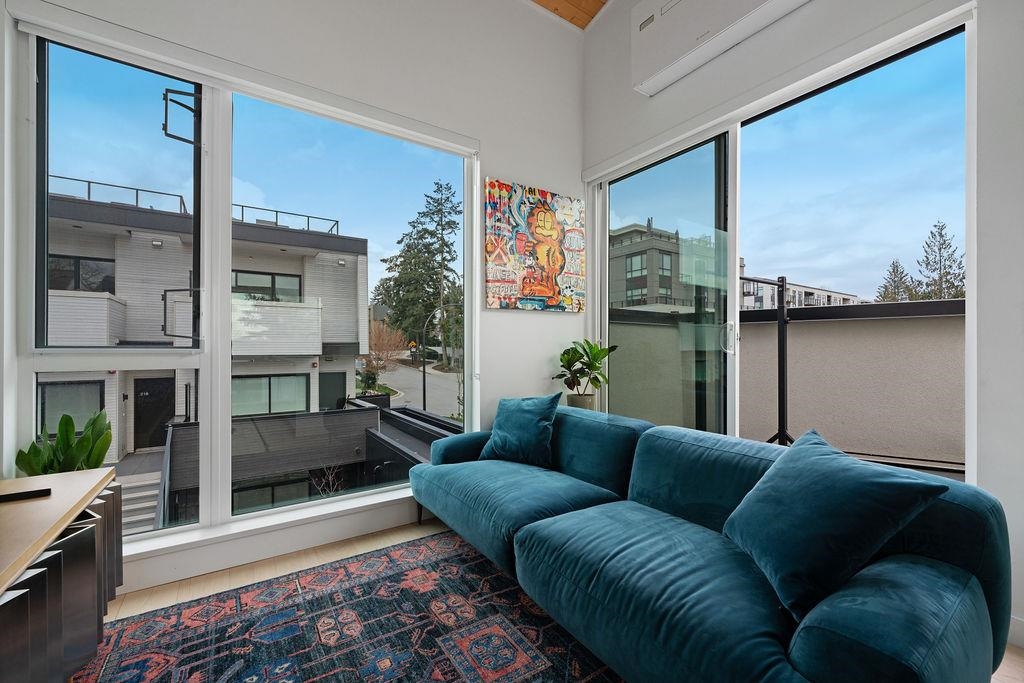 Listing image of 201 650 E 2ND STREET