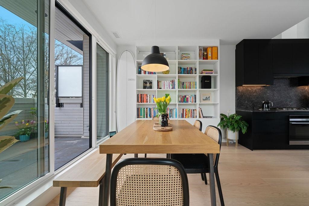 Listing image of 201 650 E 2ND STREET
