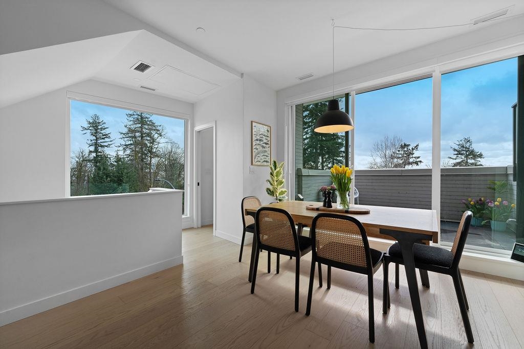 Listing image of 201 650 E 2ND STREET