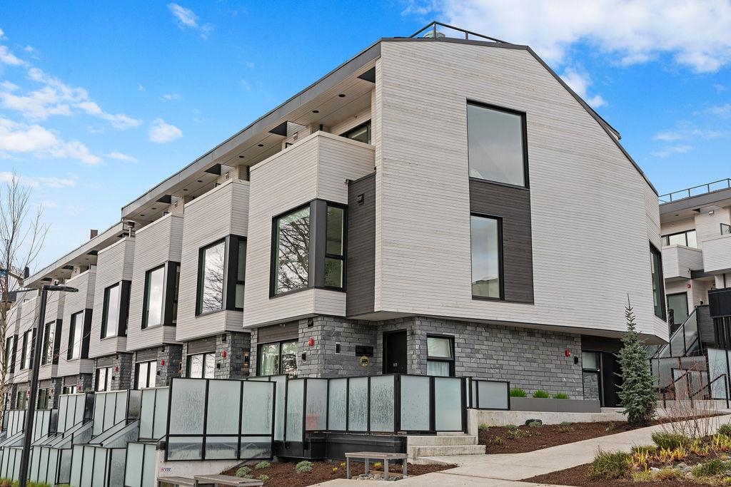 Listing image of 201 650 E 2ND STREET