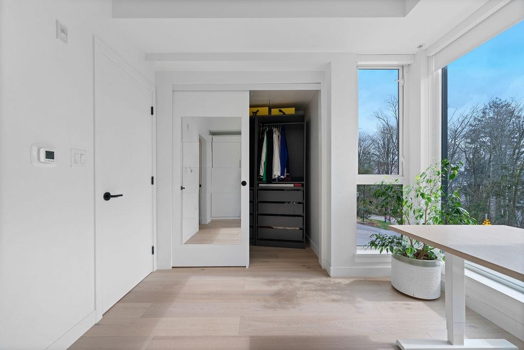 Listing image of 201 650 E 2ND STREET