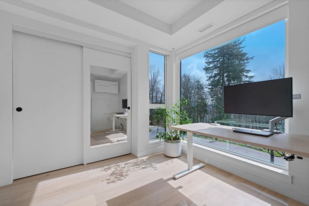 Listing image of 201 650 E 2ND STREET