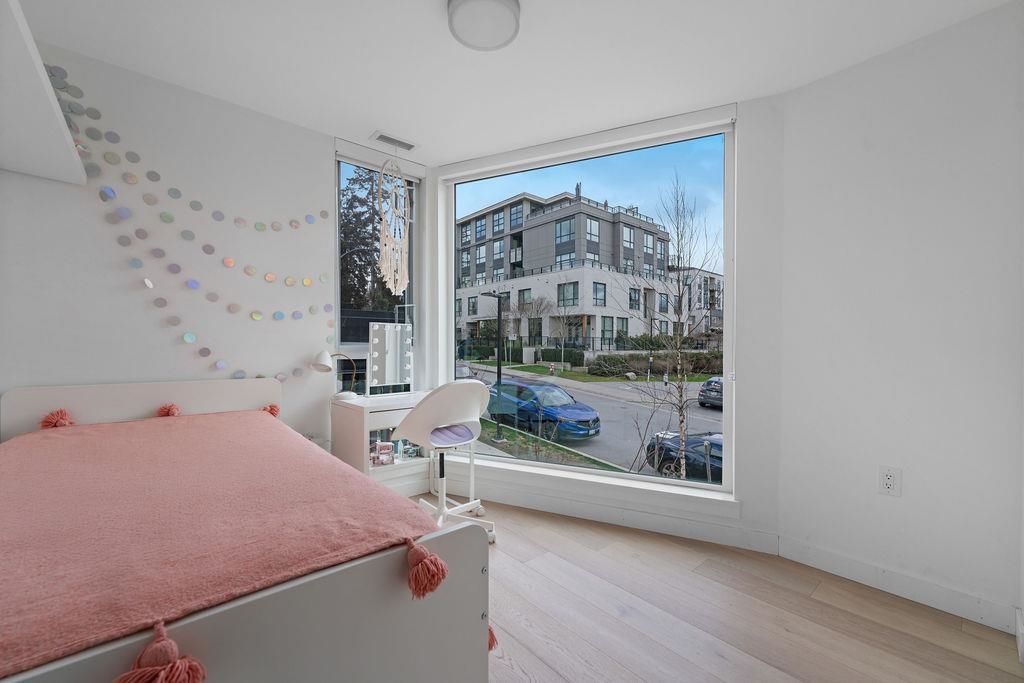 Listing image of 201 650 E 2ND STREET