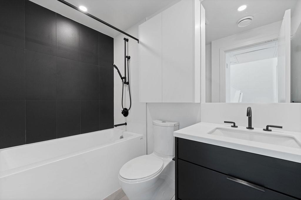 Listing image of 201 650 E 2ND STREET