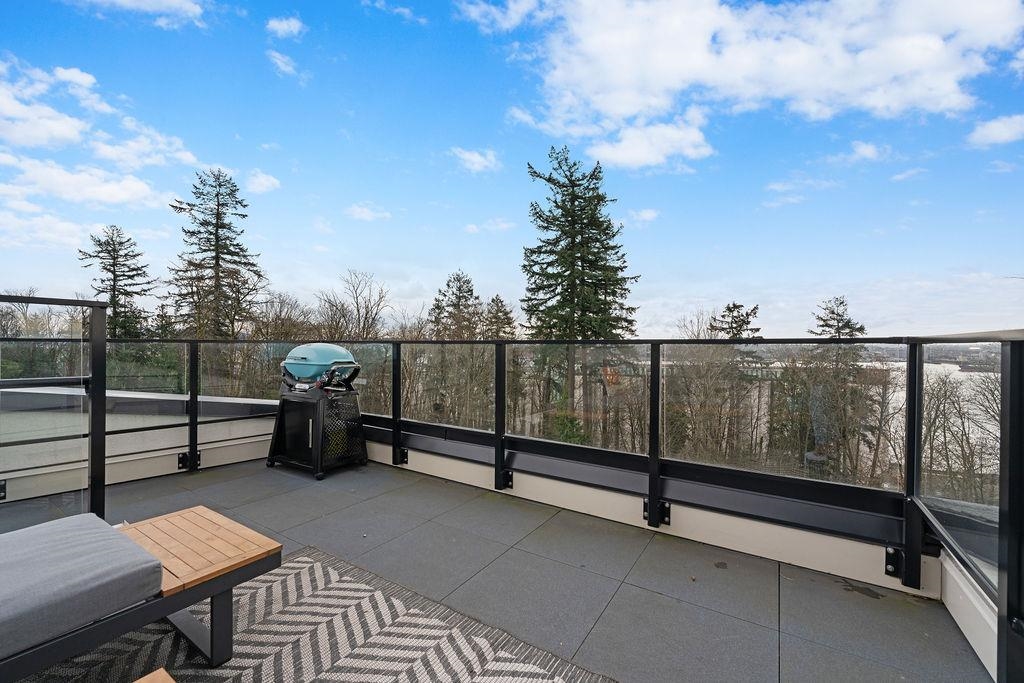 Listing image of 201 650 E 2ND STREET