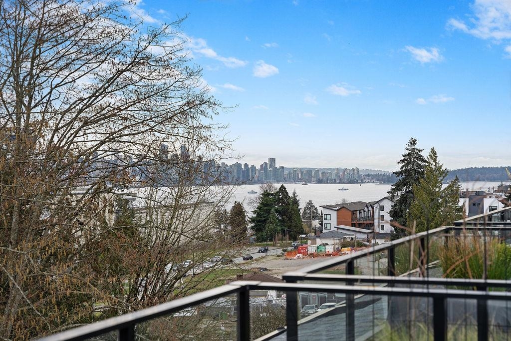 Listing image of 201 650 E 2ND STREET