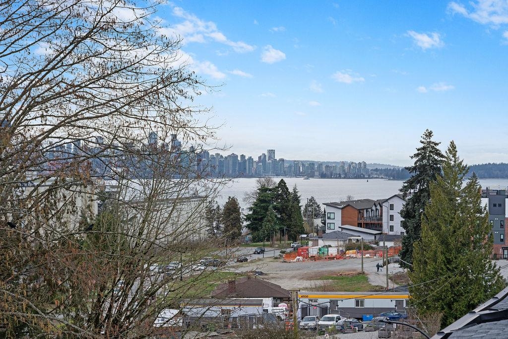 Listing image of 201 650 E 2ND STREET