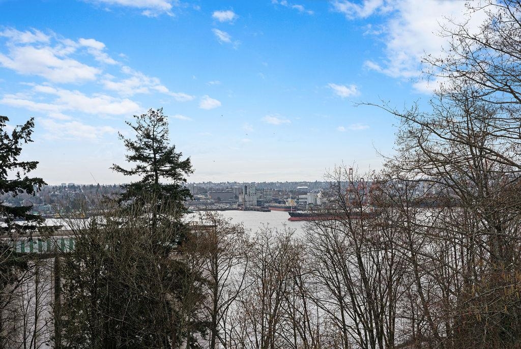 Listing image of 201 650 E 2ND STREET