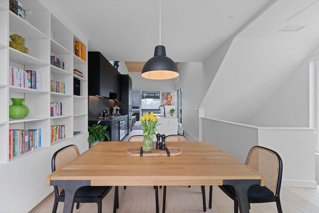 Listing image of 201 650 E 2ND STREET