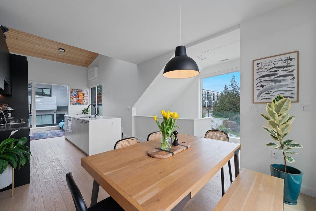 Listing image of 201 650 E 2ND STREET