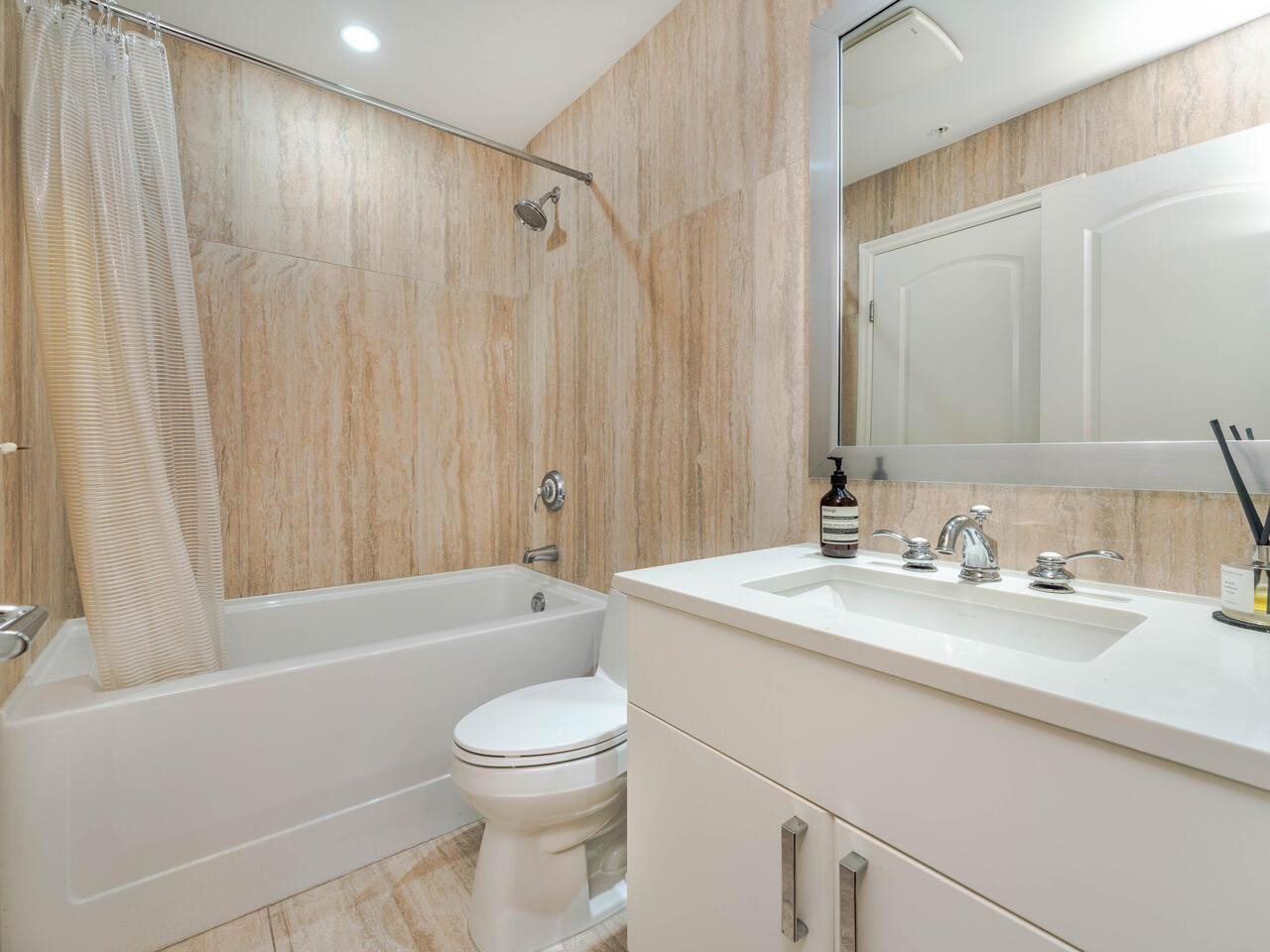 Listing image of 604 185 VICTORY SHIP WAY
