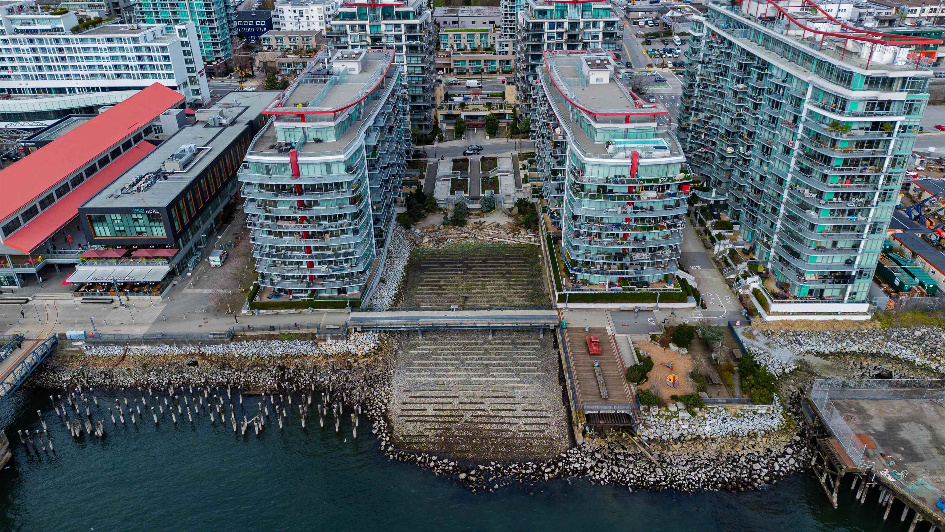 Listing image of 604 185 VICTORY SHIP WAY