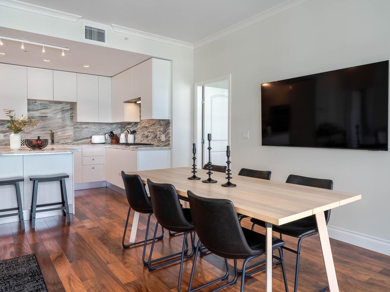 Listing image of 604 185 VICTORY SHIP WAY